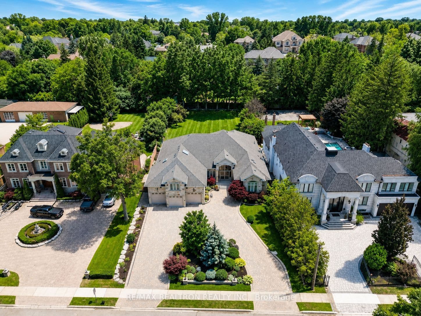 16 Boyle Drive, Richmond Hill, ON L4C 6C9