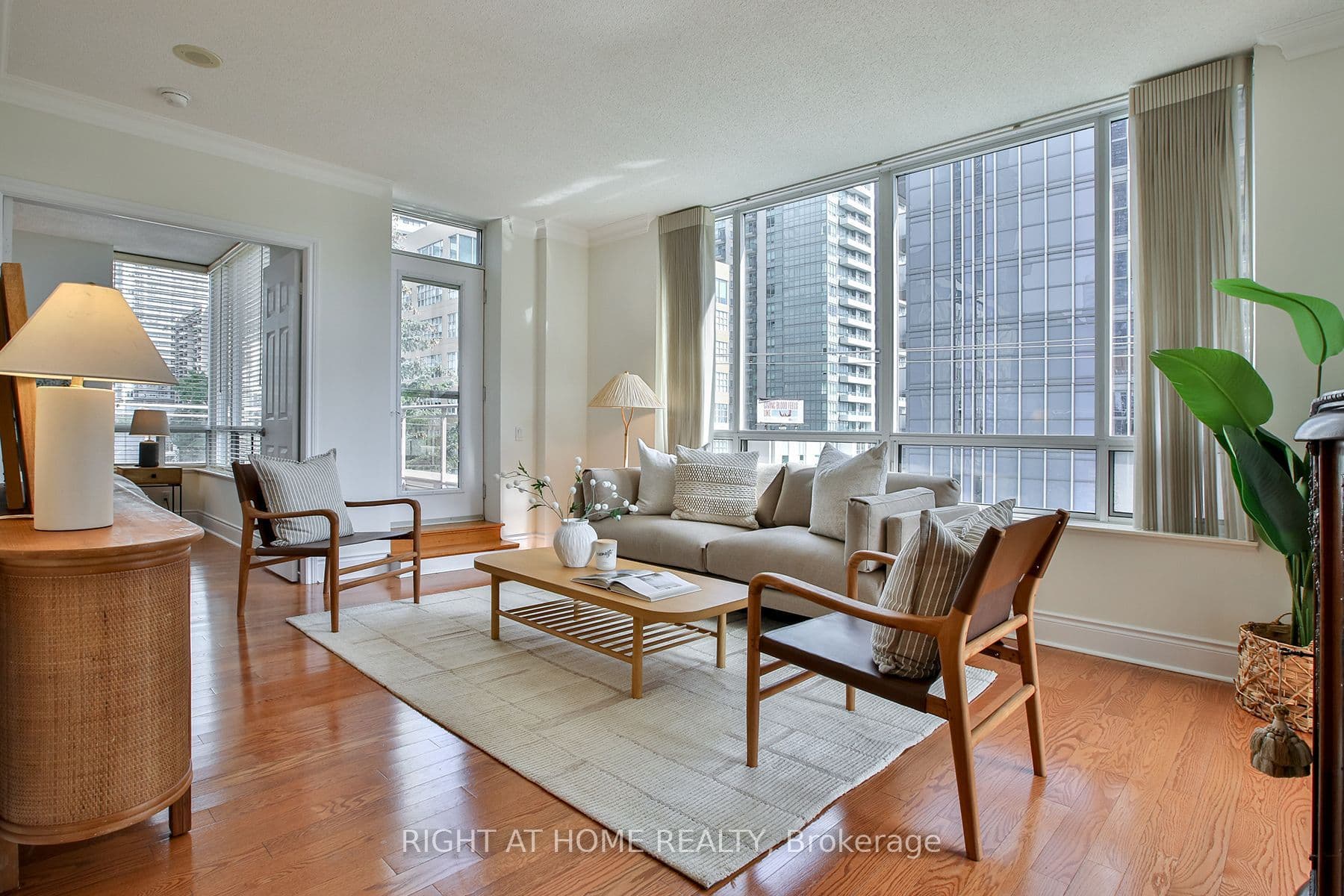 123 Eglinton Avenue E 404, Toronto, ON M4P 1J2