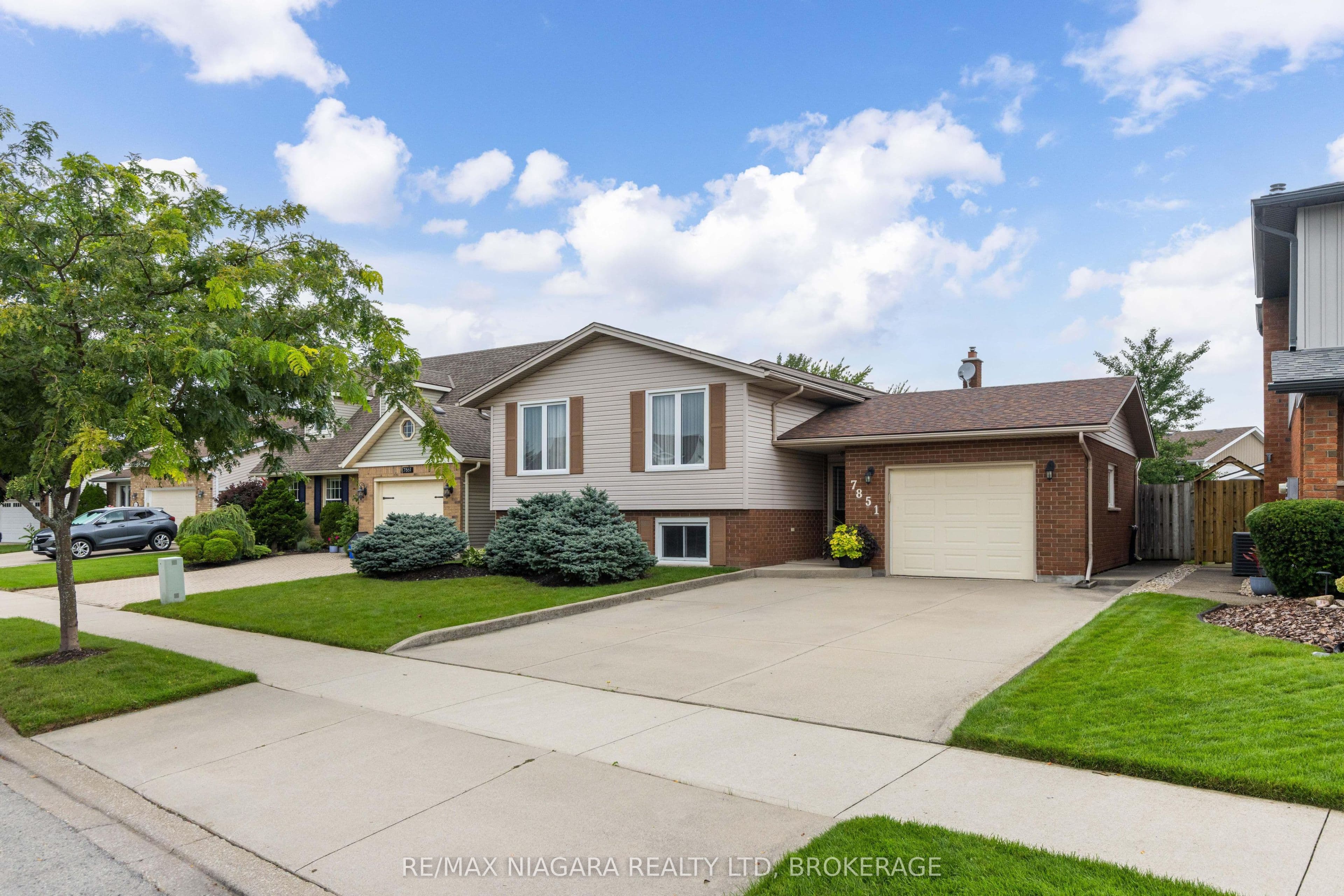 7851 Chorozy Street, Niagara Falls, ON L2H 2N6