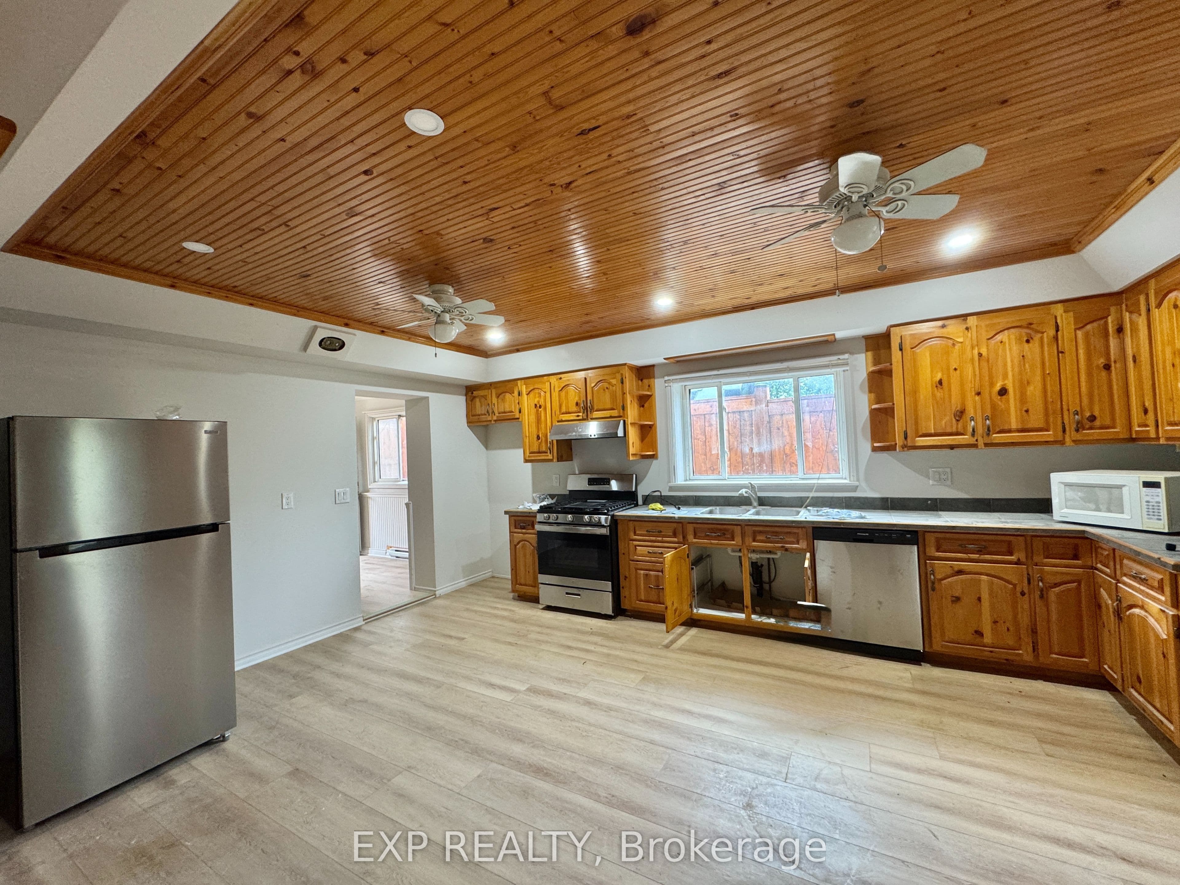 112 Baseline Road E A, Clarington, ON L1C 1A2