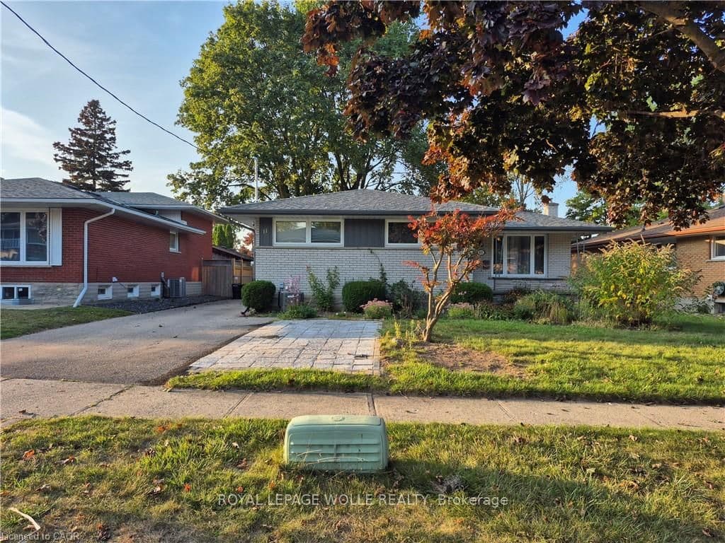 11 Duncairn Avenue, Kitchener, ON N2M 4S5