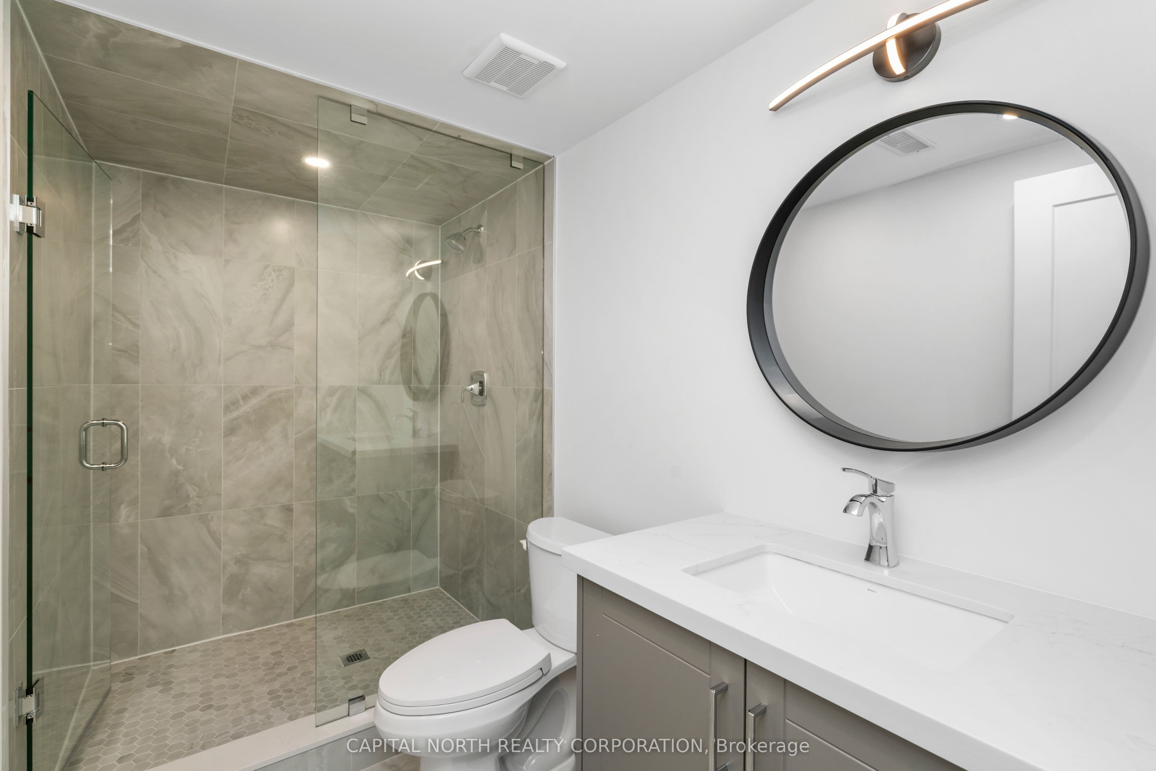 1076 Roosevelt Road, Mississauga, ON L5G 3Y8