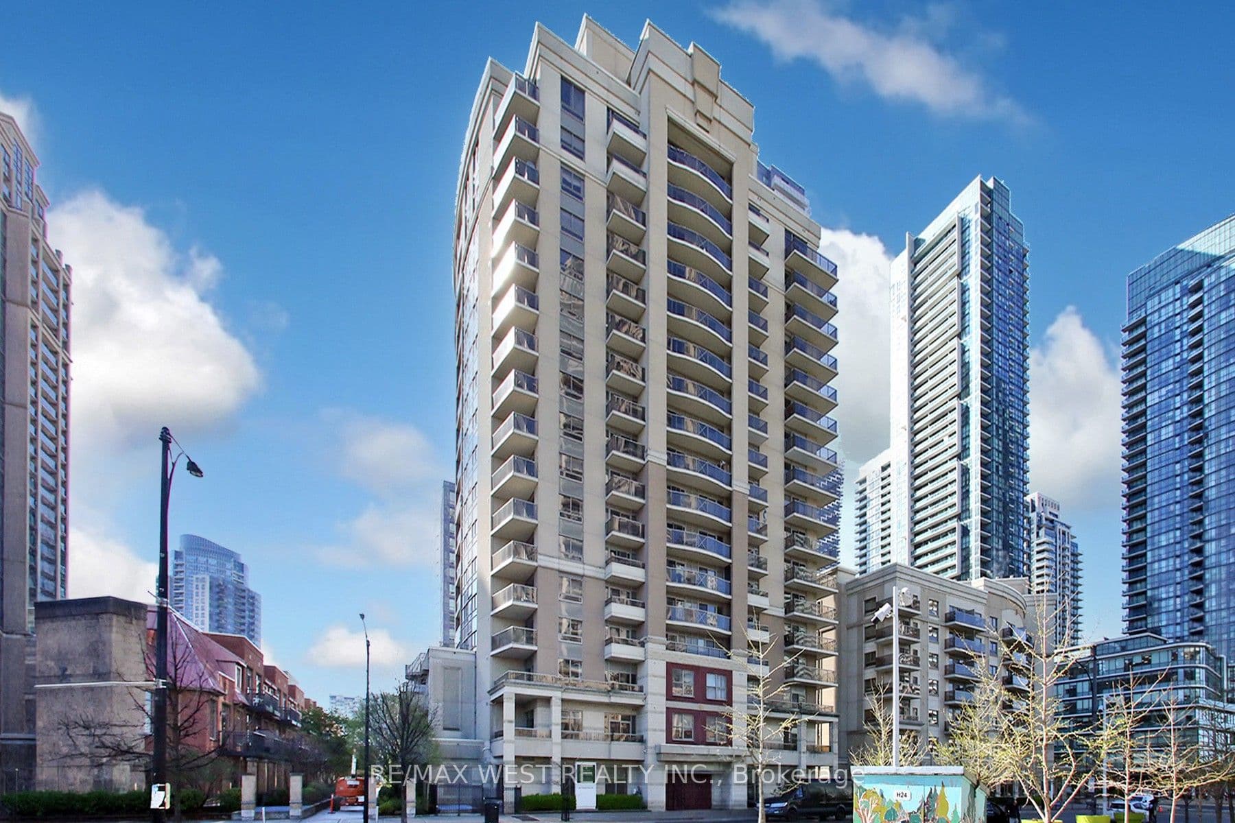 350 Princess Royal Drive 1101, Mississauga, ON L5B 4N1