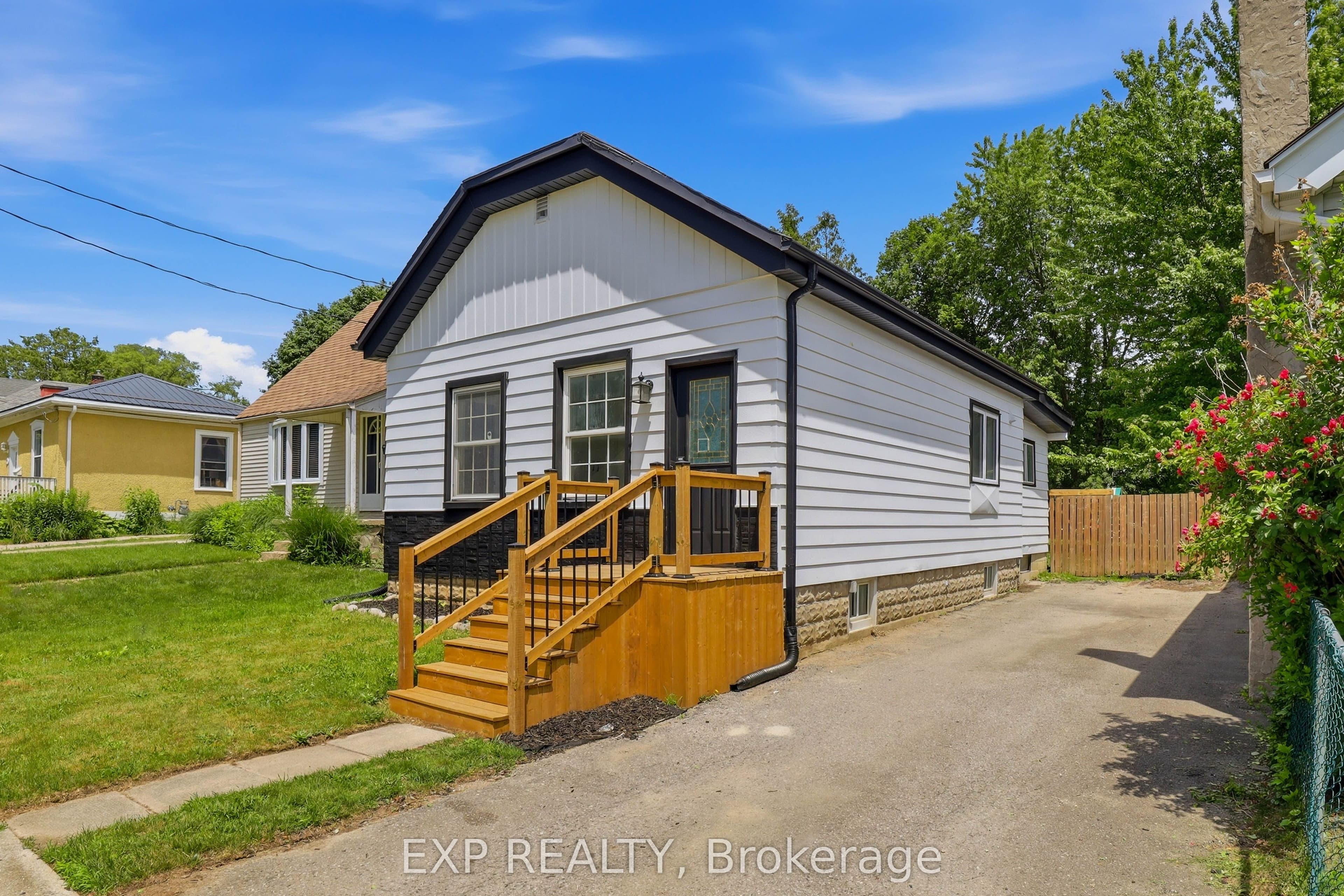 134 Sterling Street, London East, ON N5Y 1Y8