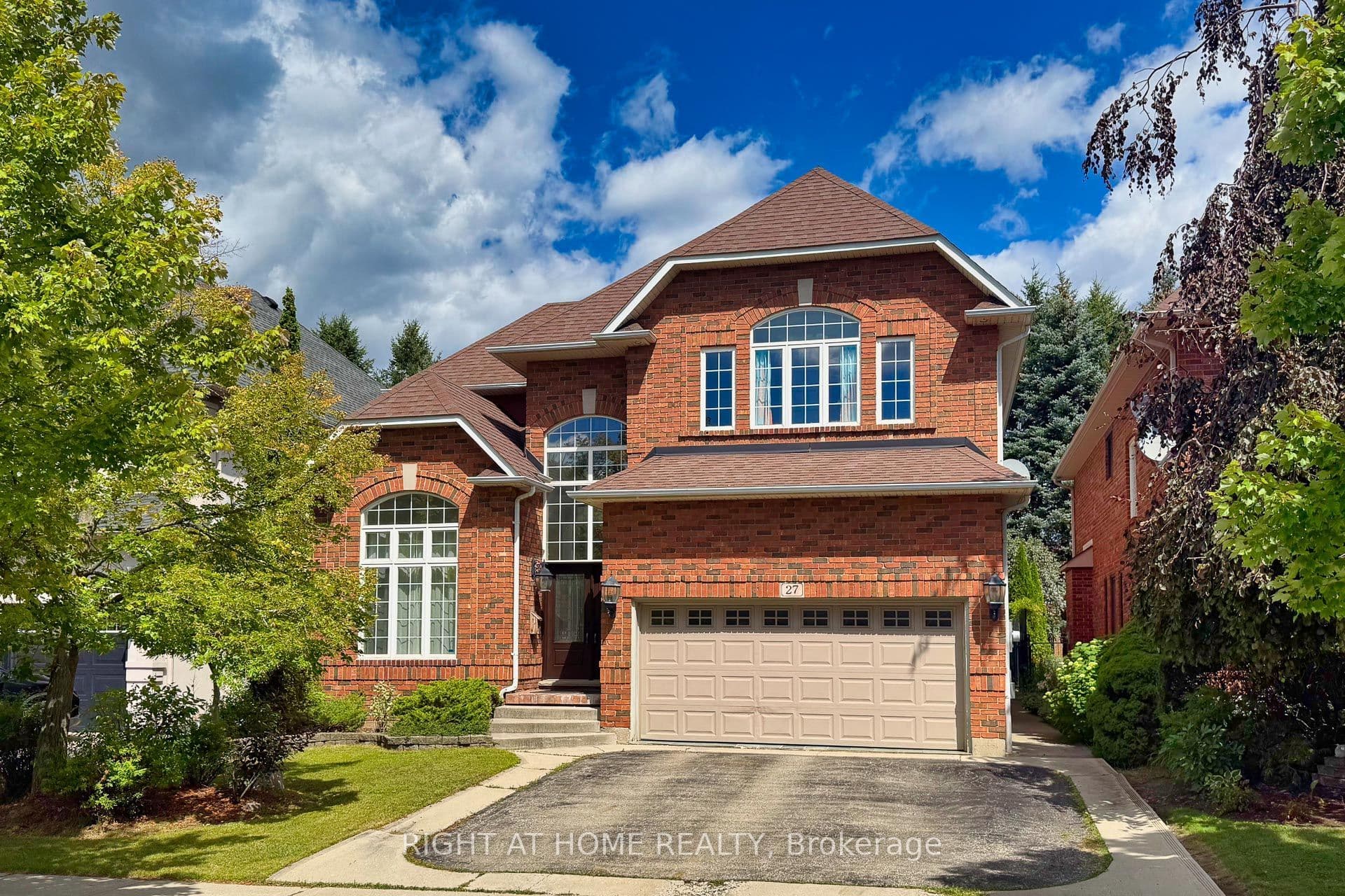 27 Thoroughbred Boulevard, Hamilton, ON L9K 1L2