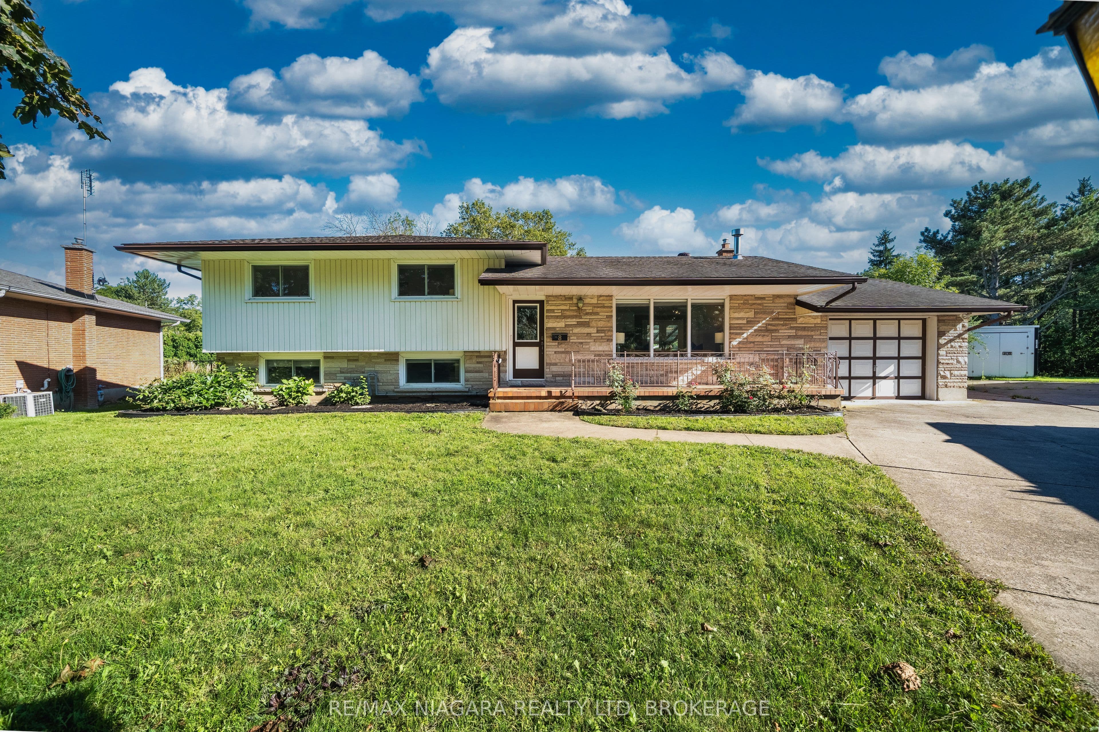 8 Fernwood Terrace, St. Catharines, ON L2T 3W5