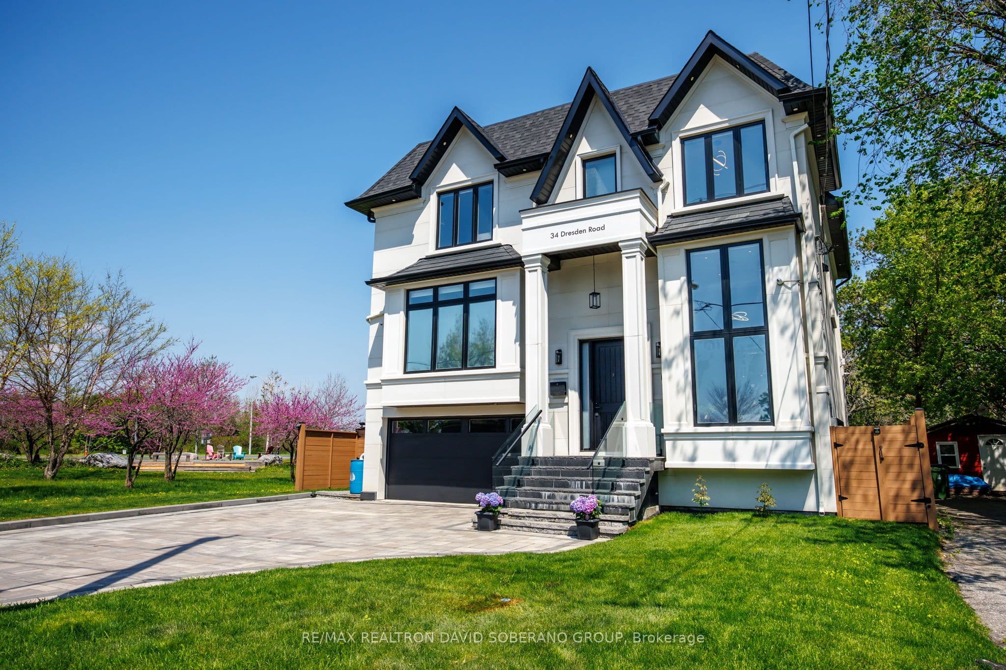 34 Dresden Road, Toronto, ON M3H 1W9