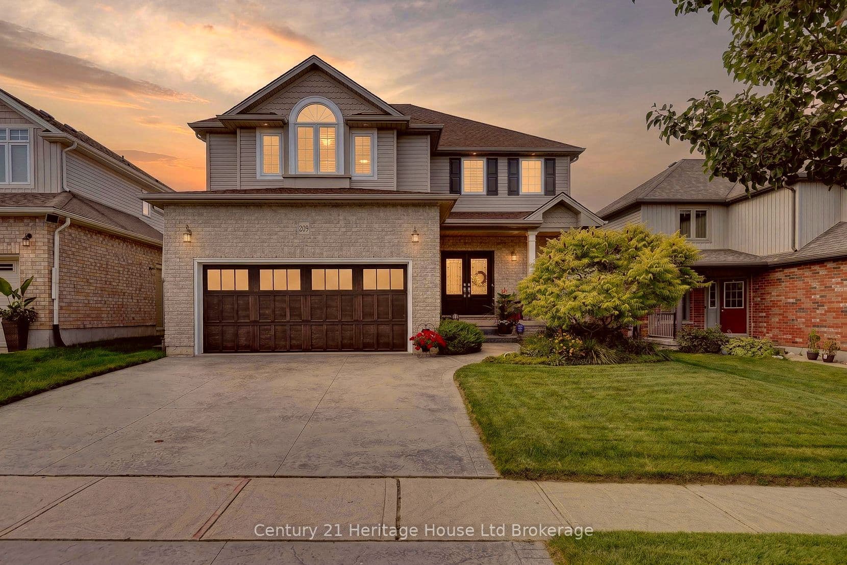 209 Munnoch Boulevard, Woodstock, ON N4T 1V7