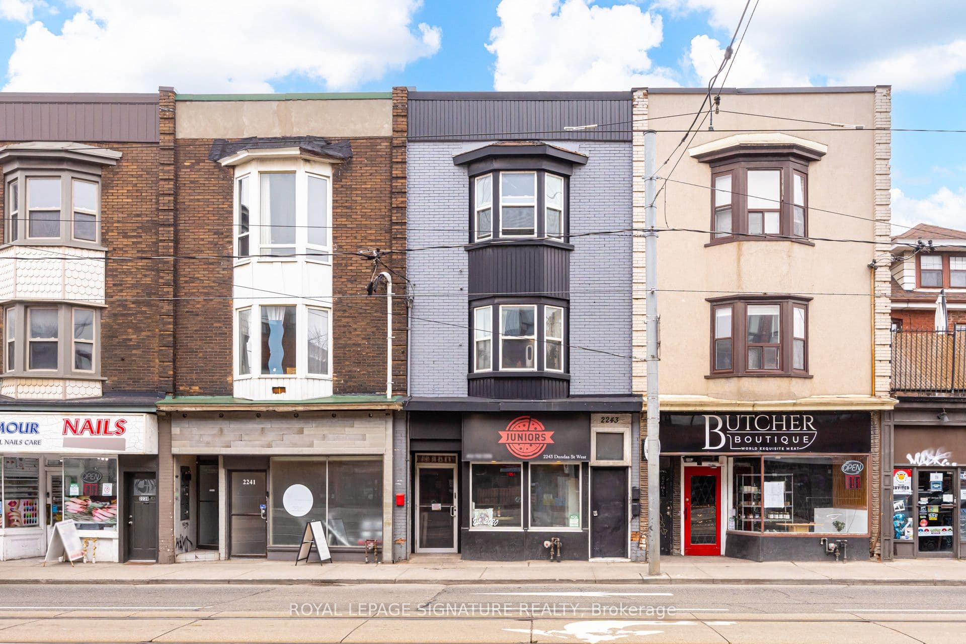 2243 Dundas Street W, Toronto, ON M6R 1X6