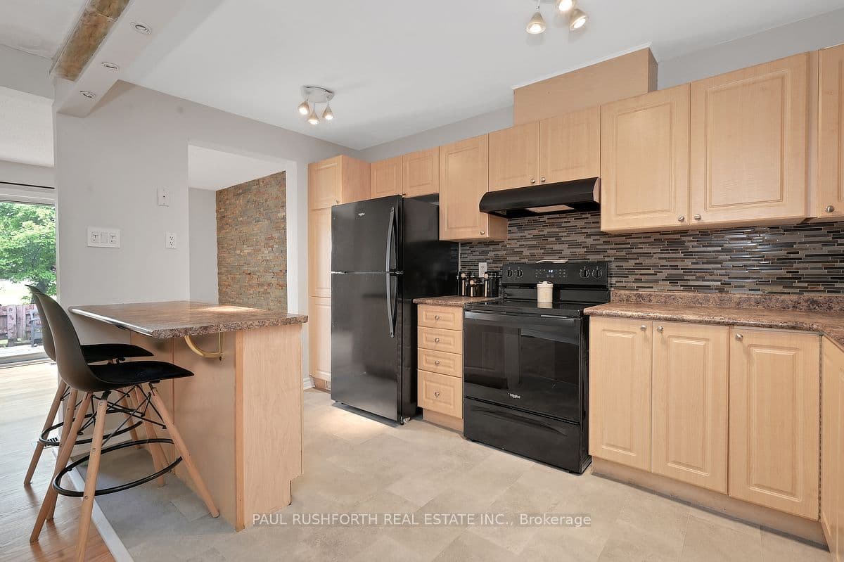 24 Baneberry Crescent, Kanata, ON K2L 2Y4
