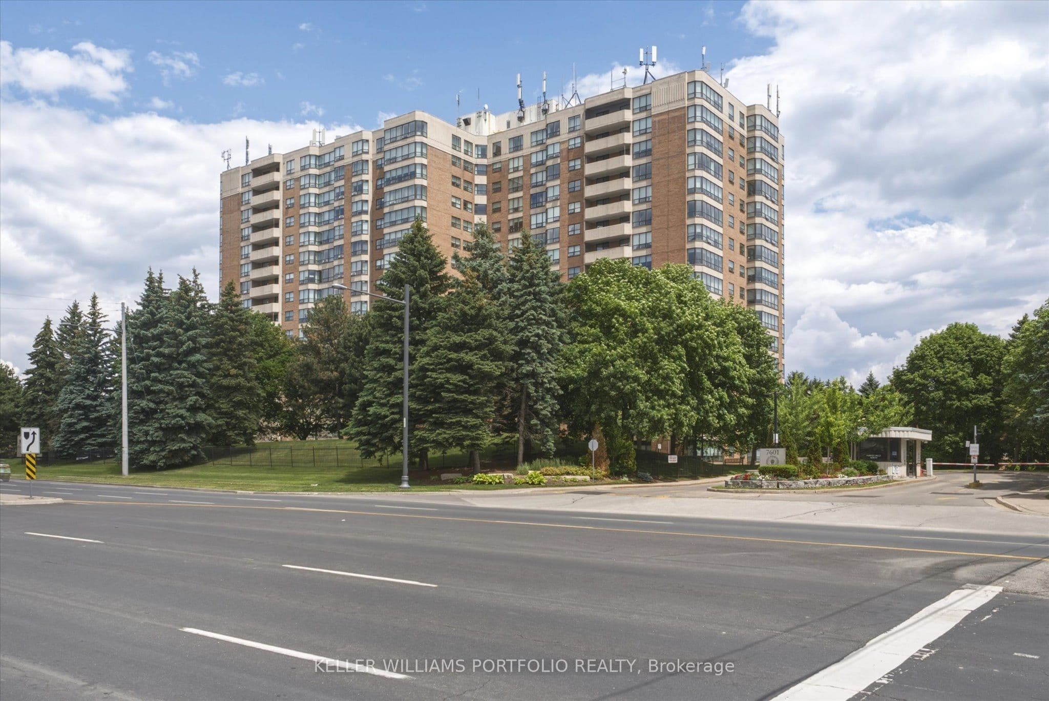 7601 Bathurst Street 515, Vaughan, ON L4J 4H5