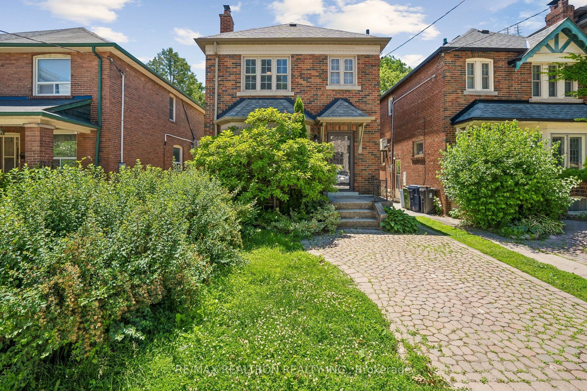 707 Hillsdale Avenue E, Toronto, ON M4S 1V4