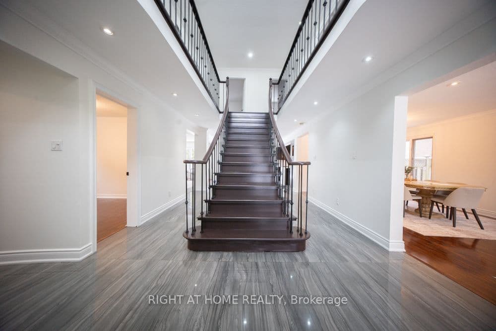 2088 Perran Drive, Mississauga, ON L5K 2R4