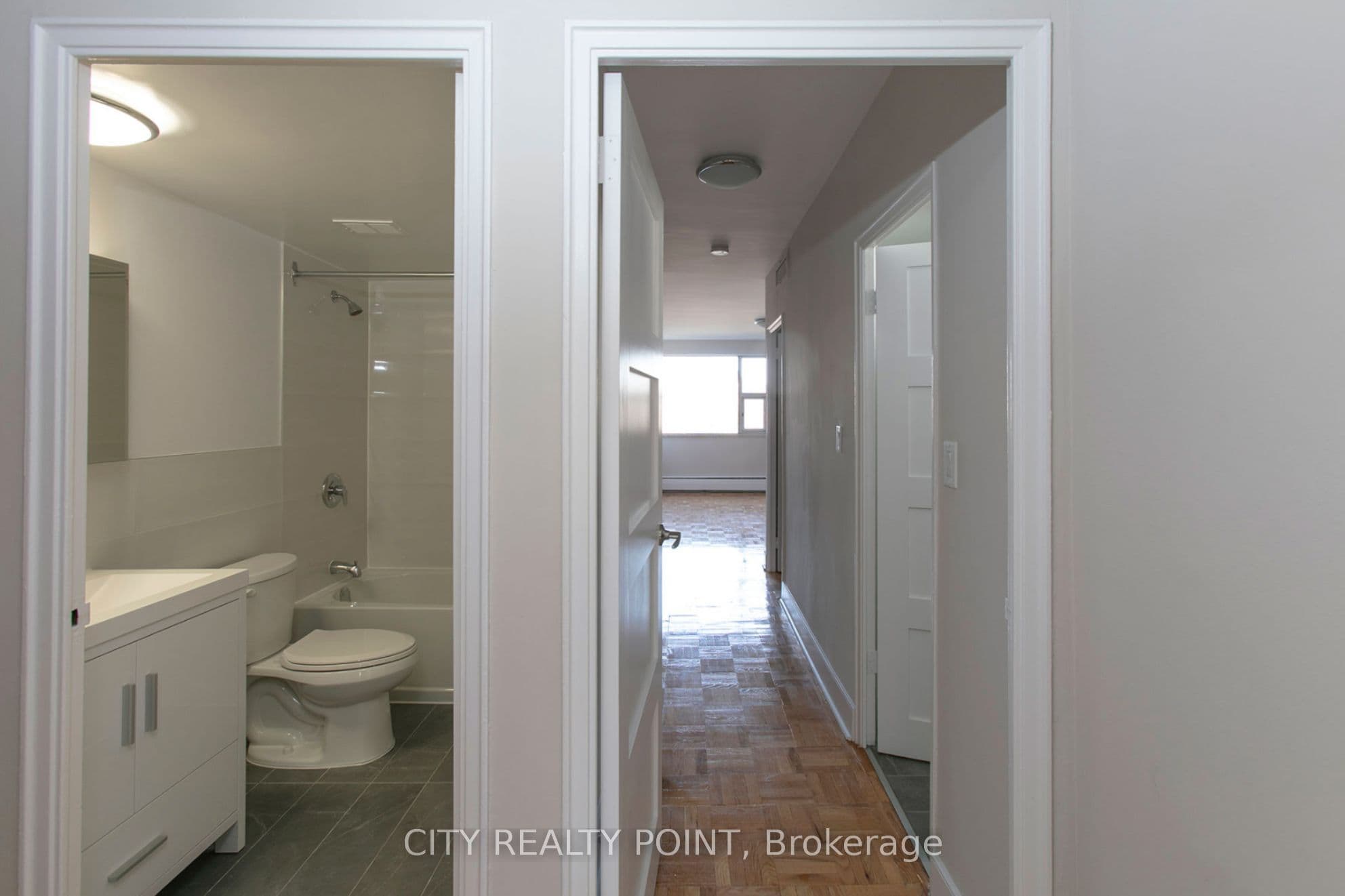9 Deer Park Crescent 1002, Toronto, ON M4V 2C4
