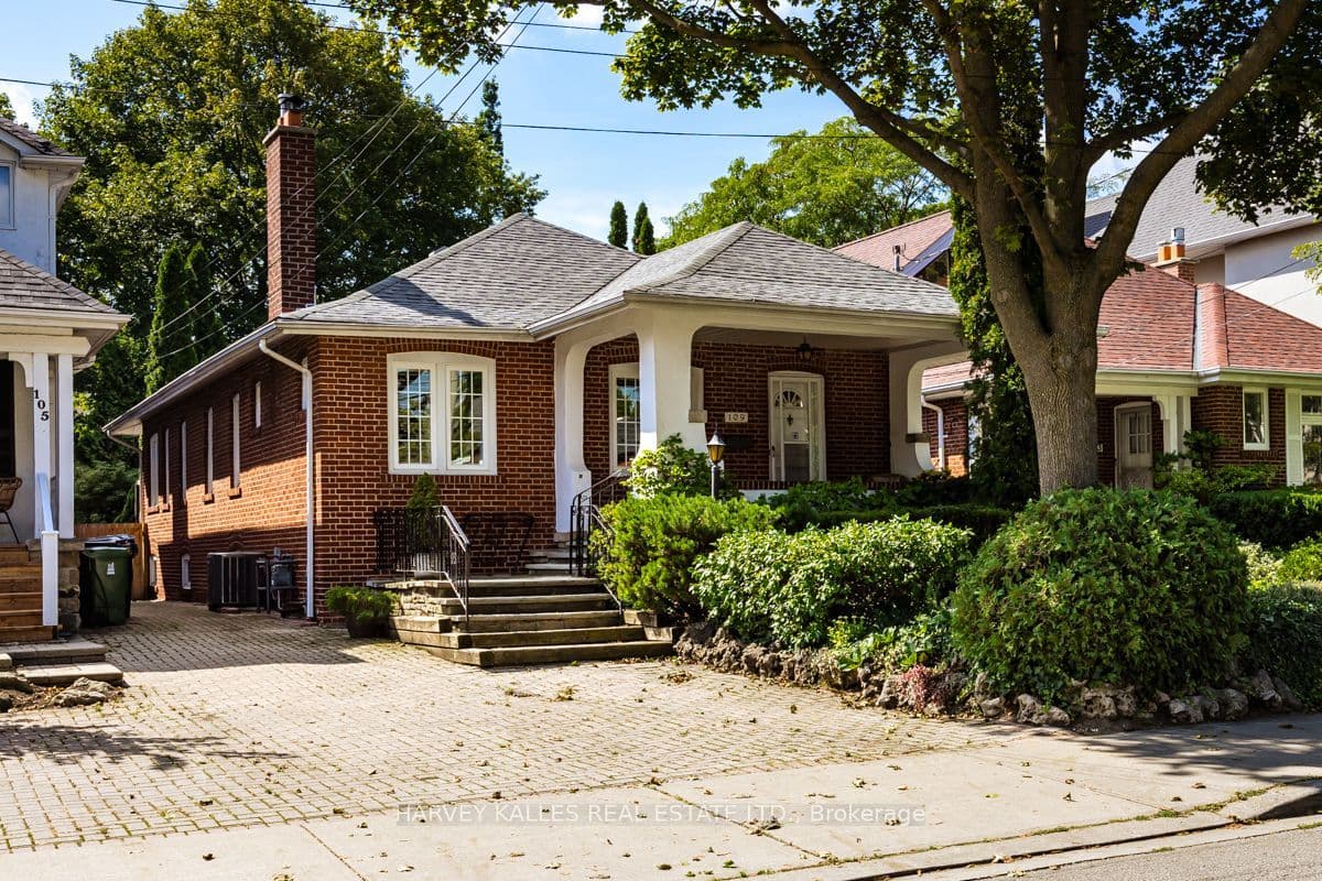 109 Old Orchard Grove, Toronto, ON M5M 2E1