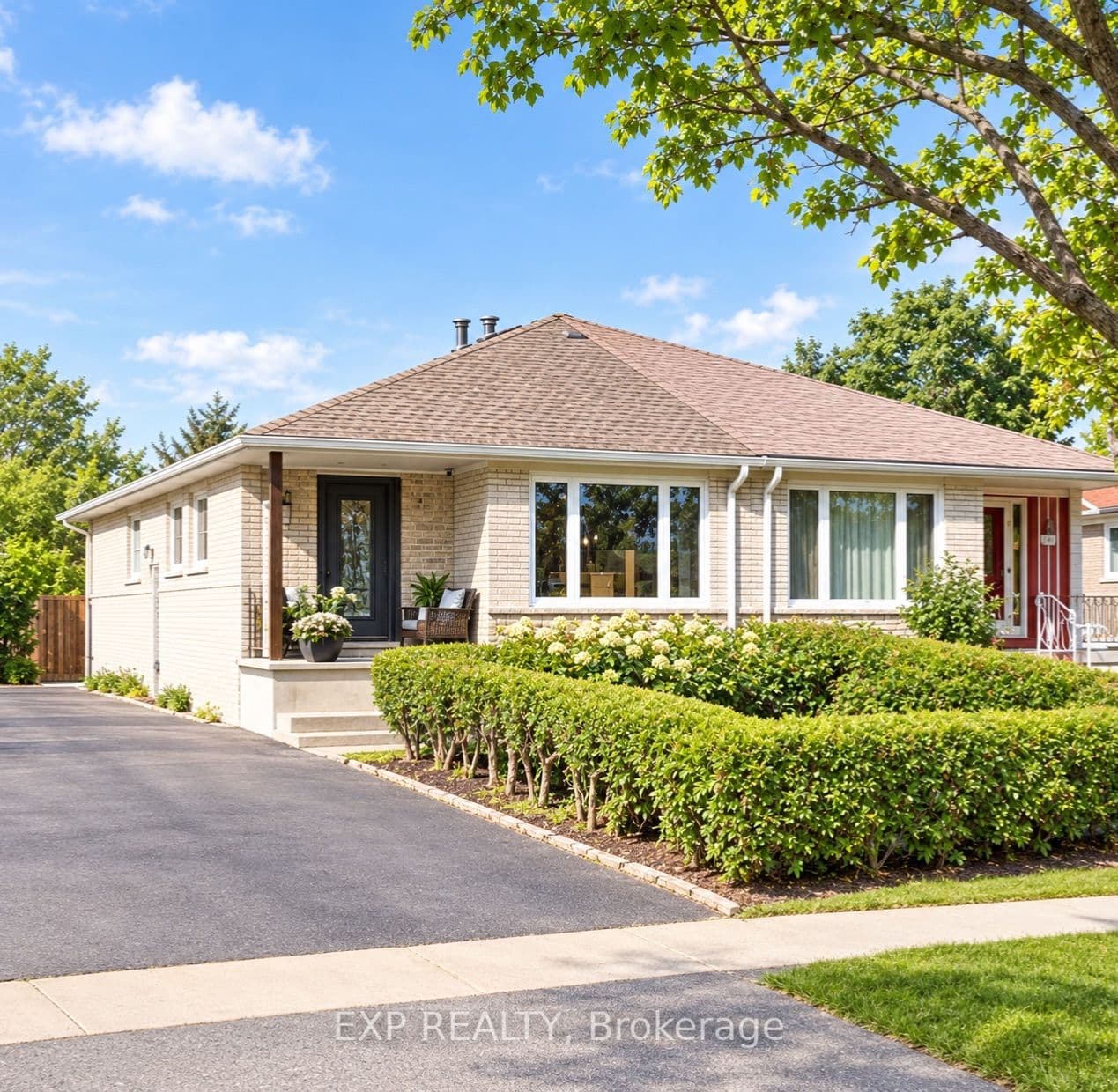 81 Lexington Avenue, Toronto, ON M9V 2G9