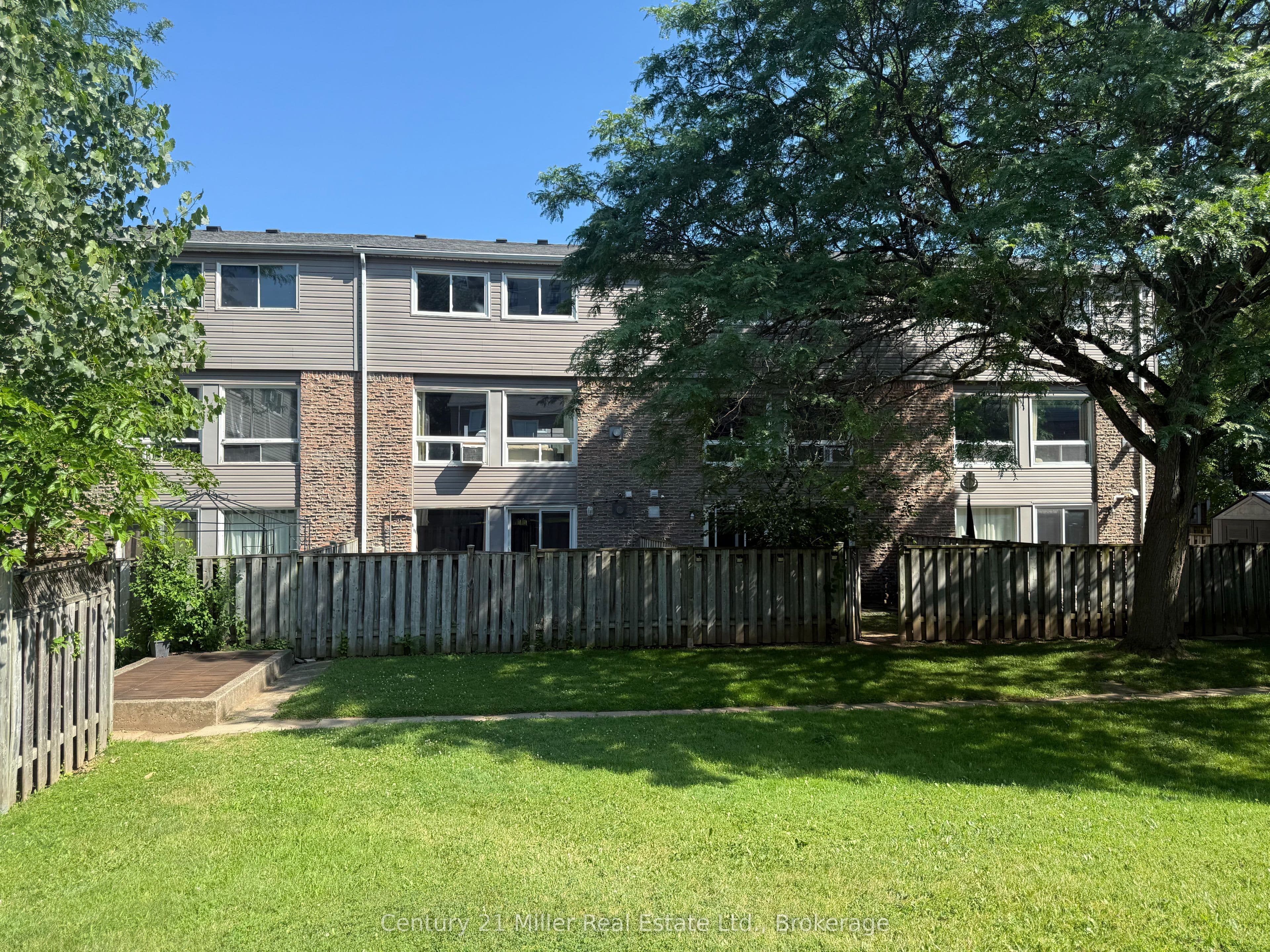 2050 Upper Middle Road 69, Burlington, ON L7P 3R9