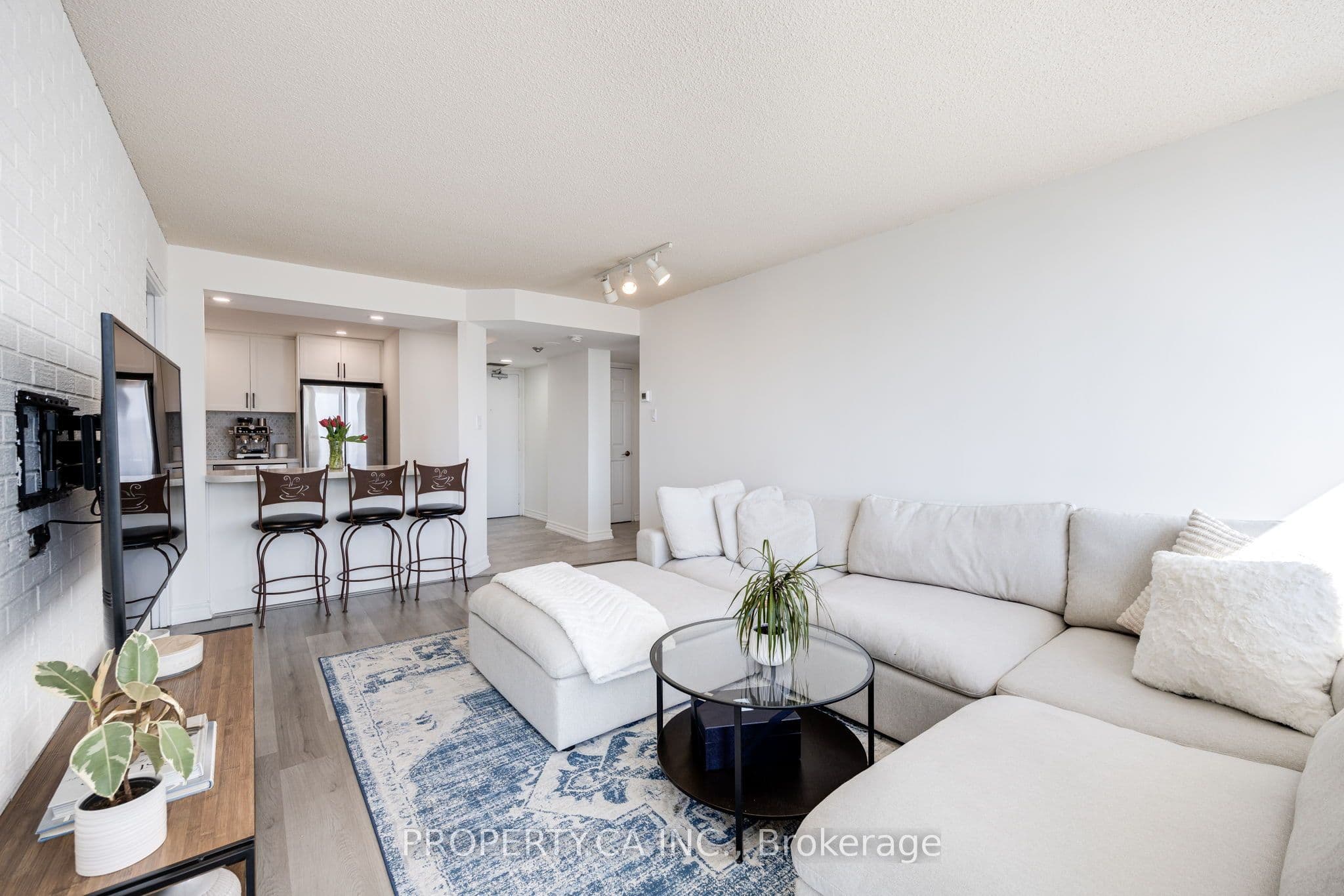 705 King Street W 813, Toronto, ON M5V 2W8