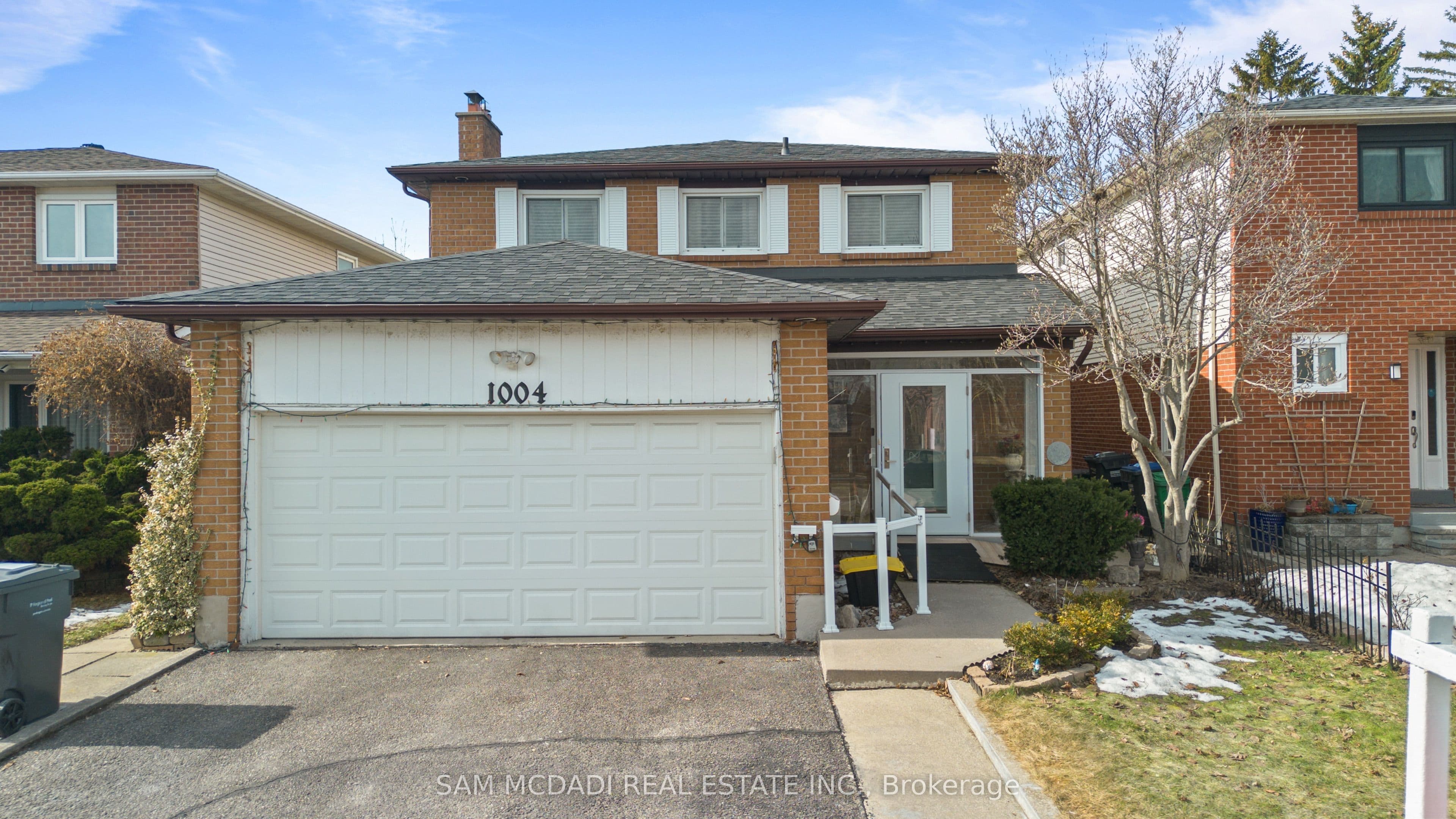 1004 Queensbridge Drive, Mississauga, ON L5C 3R1
