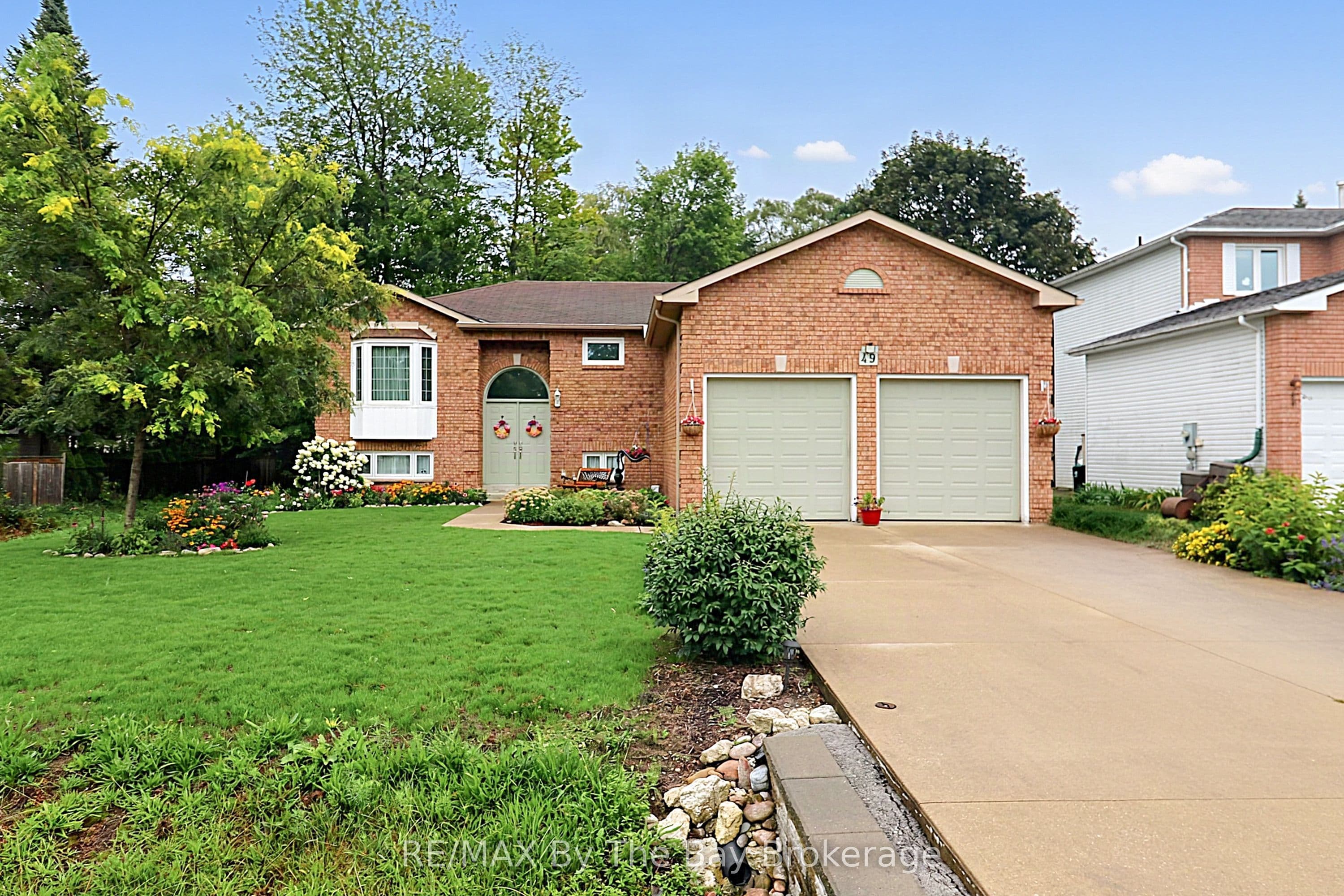 49 Royal Beech Drive, Wasaga Beach, ON L9Z 1H3