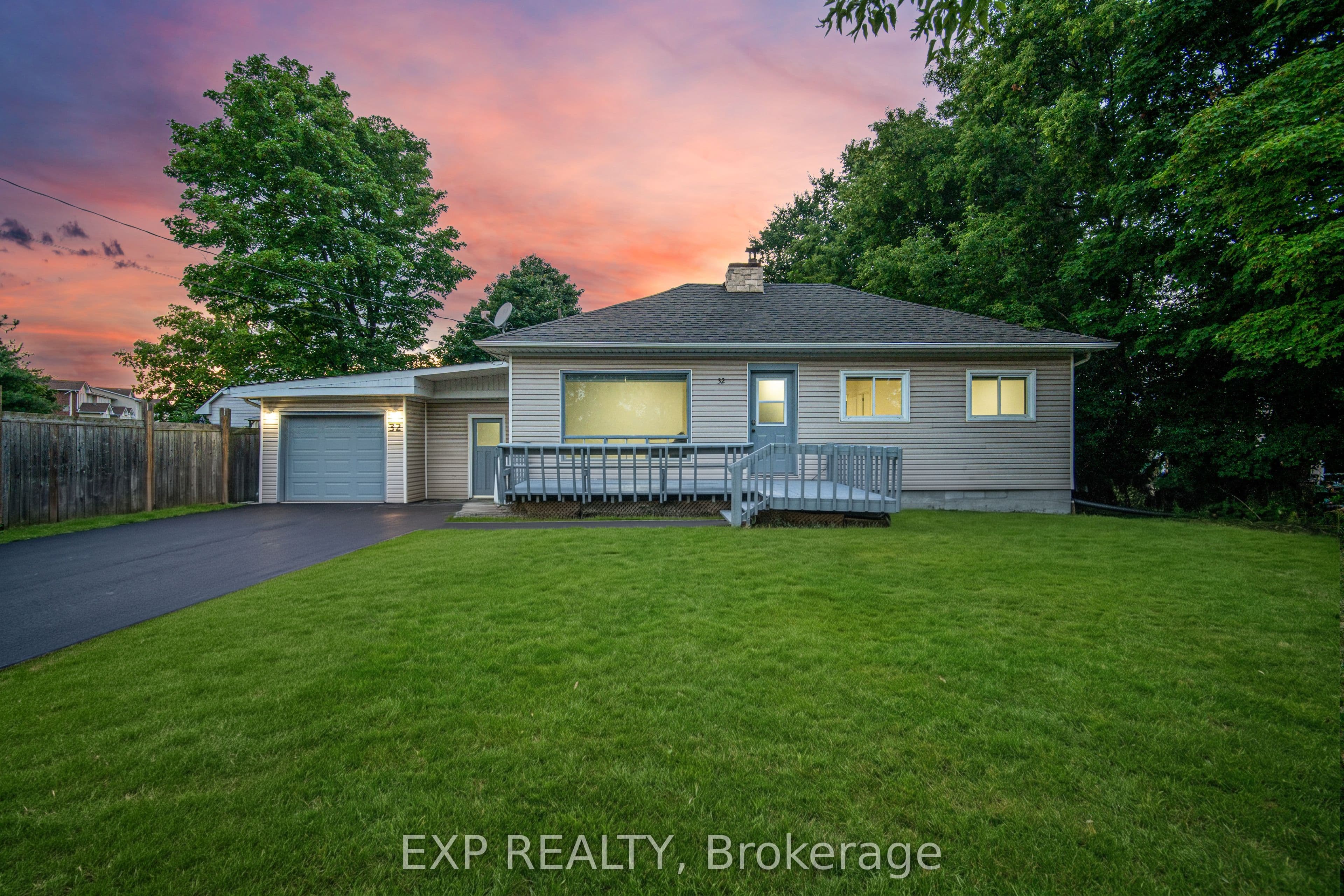 32 Maple Avenue E, Halton Hills, ON L7G 5M2