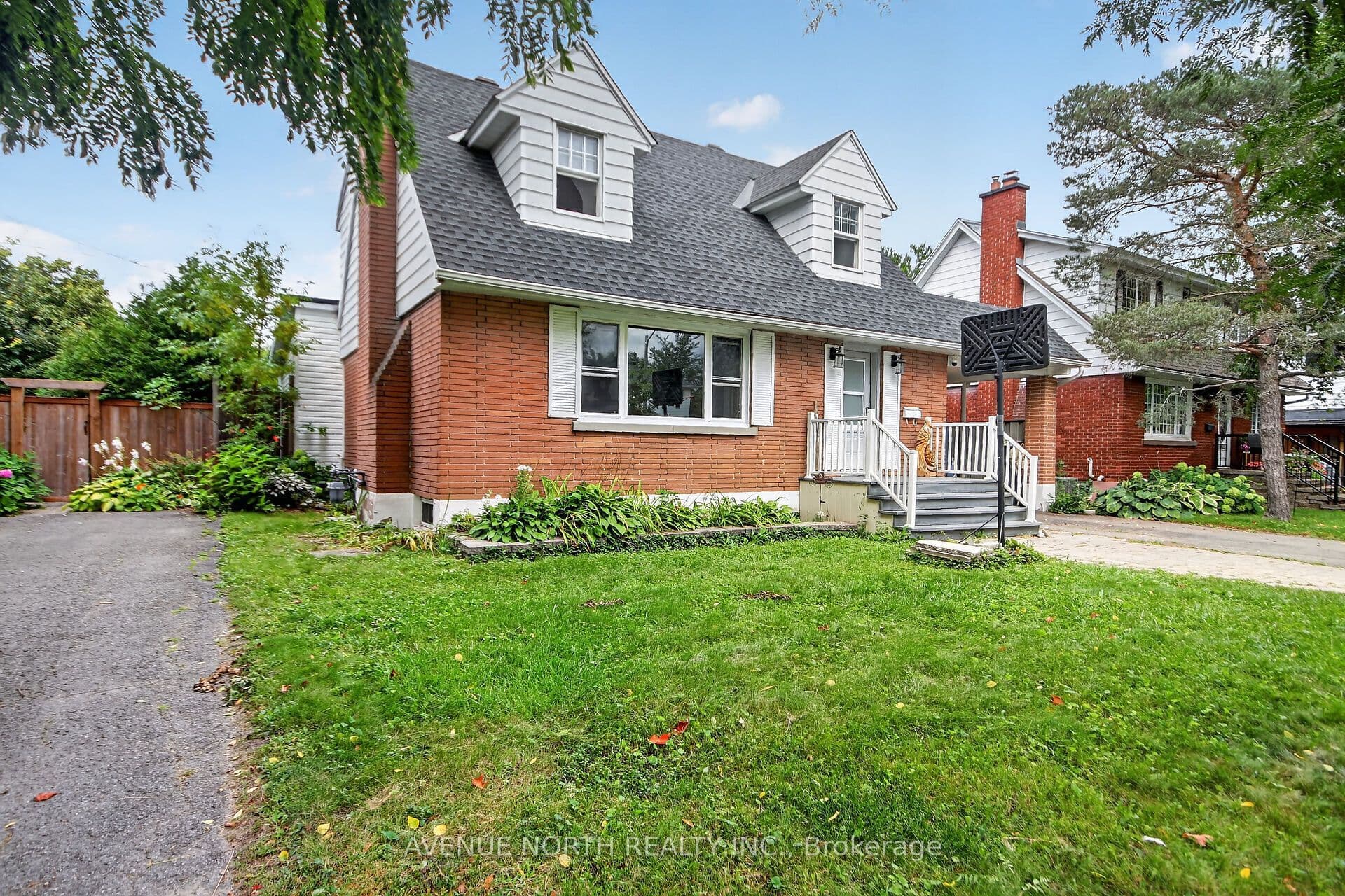 869 Chapman Boulevard, Elmvale Acres and Area, ON K1G 1V1