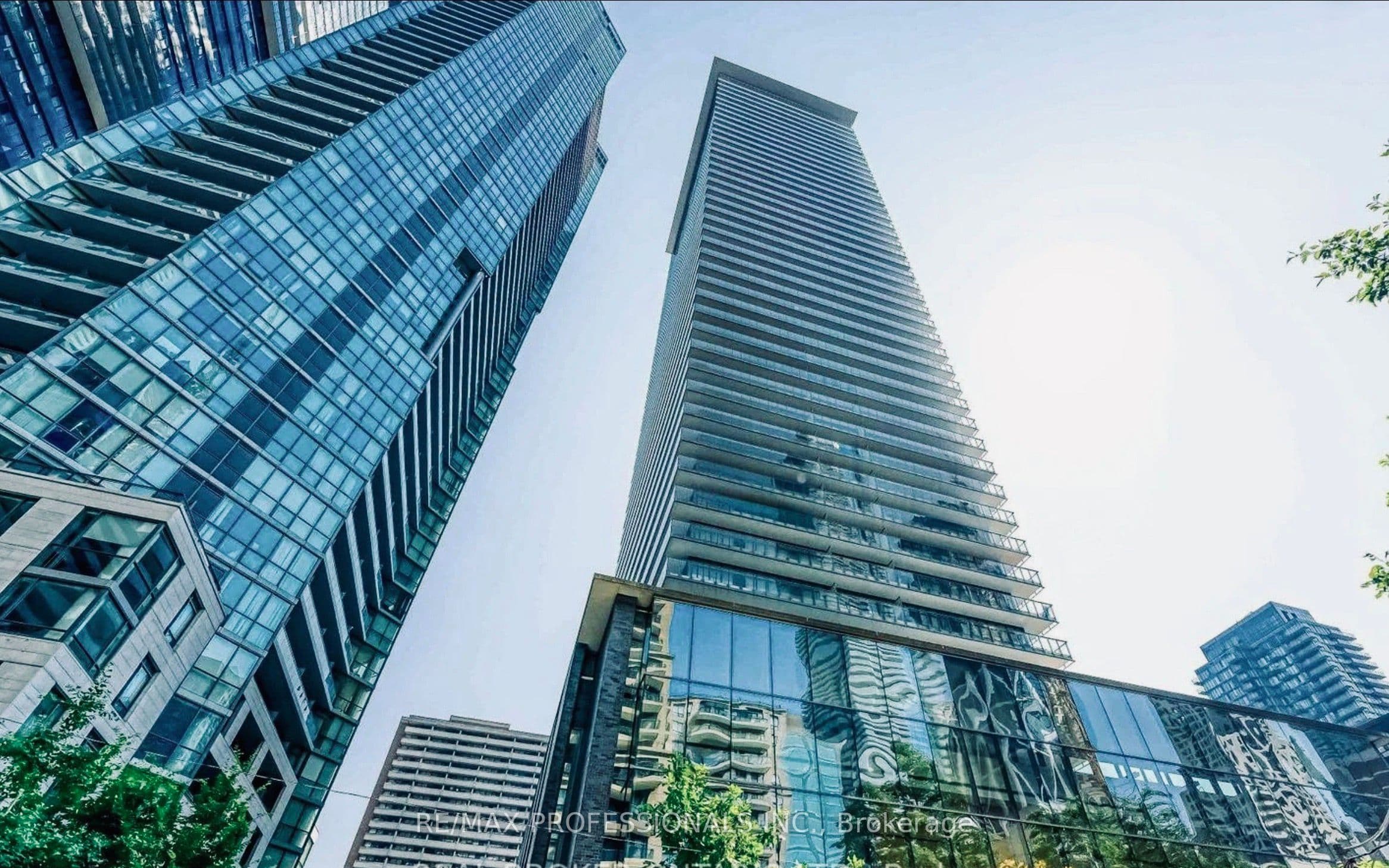 33 Charles Street E 710, Toronto, ON M4Y 0A2