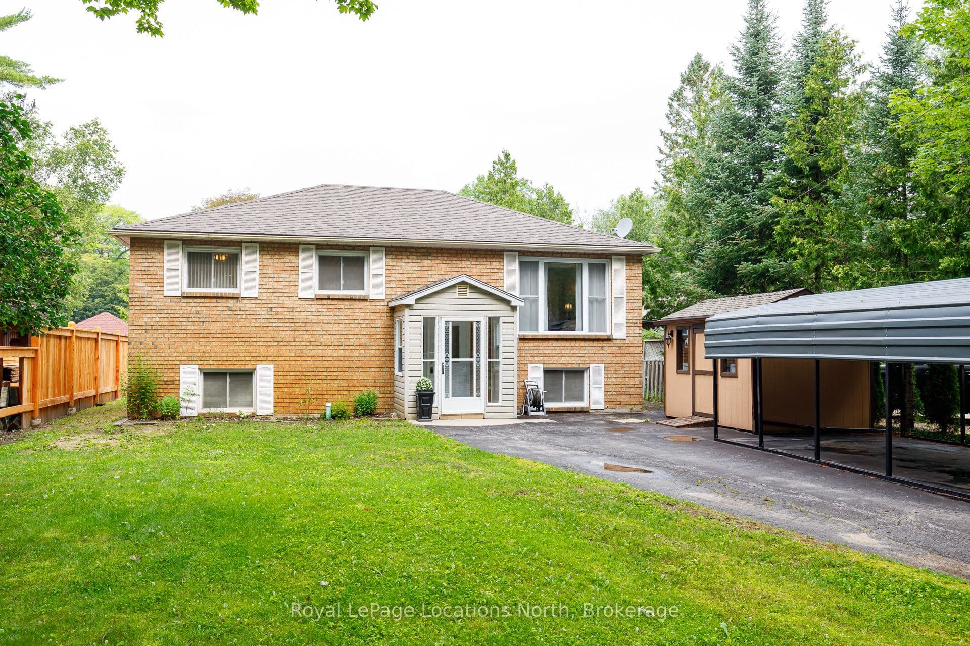 26 Stroud Crescent, Wasaga Beach, ON L9Z 2T5