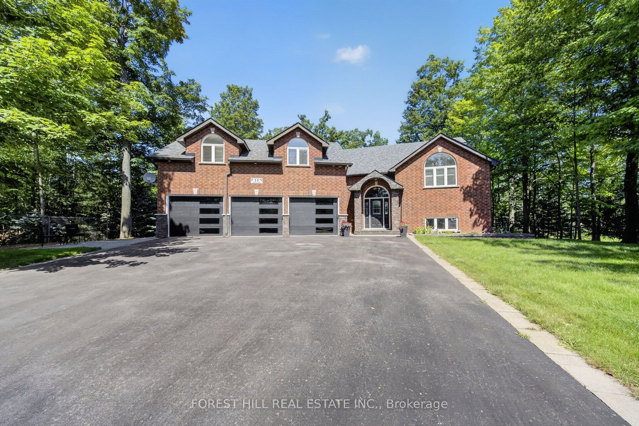 11 Alpine Trail, Springwater, ON L9X 0H4