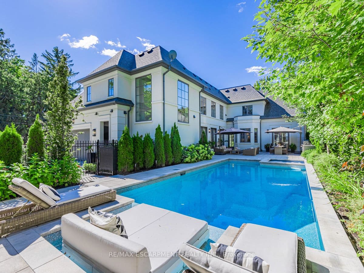 393 Maple Grove Drive, Oakville, ON L6J 4V8