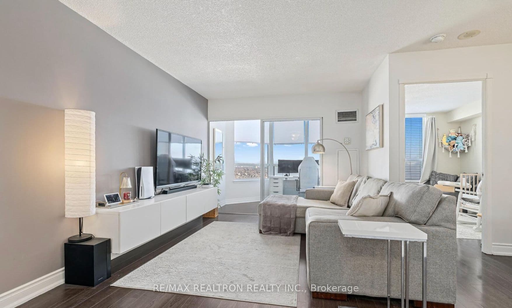 135 Hillcrest Avenue 2015, Mississauga, ON L5B 4B1