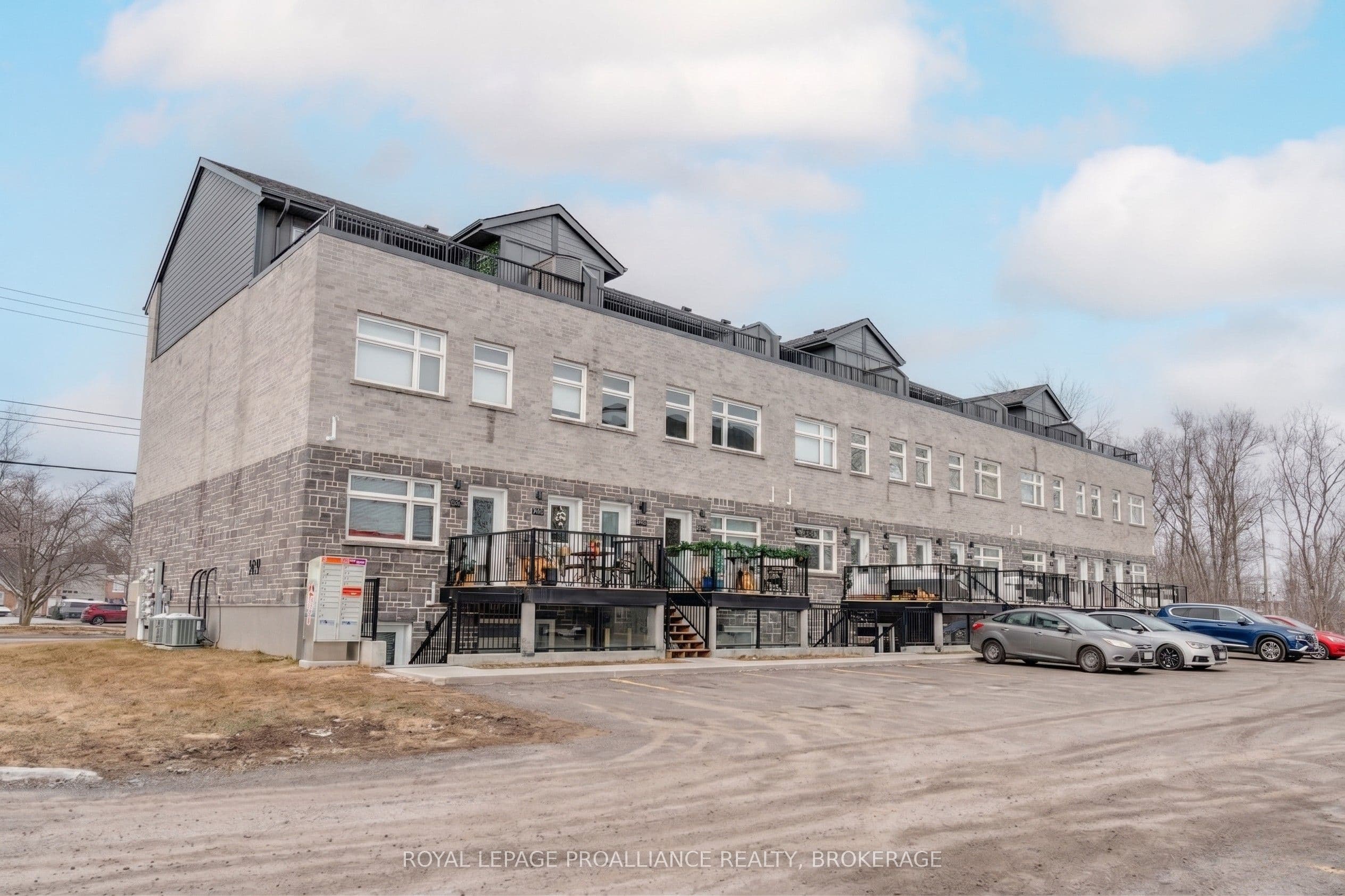 809 Development Drive 105, Kingston, ON K7M 0J4