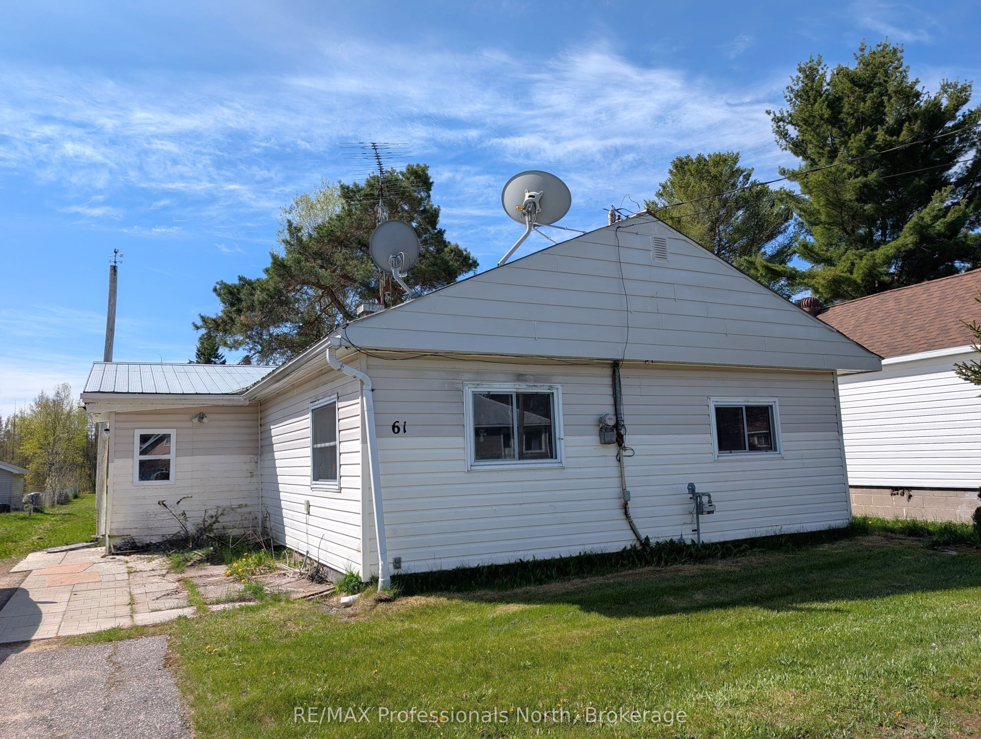 61 RIVERSIDE Avenue, South River, ON P0A 1X0