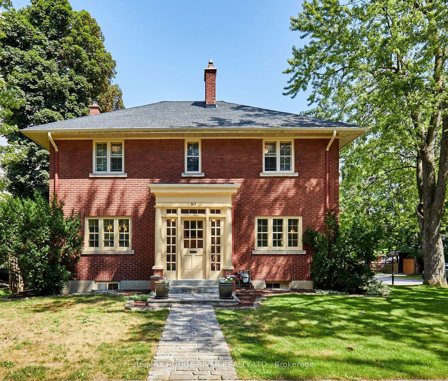 513 Centre Street S, Whitby, ON L1N 4W5