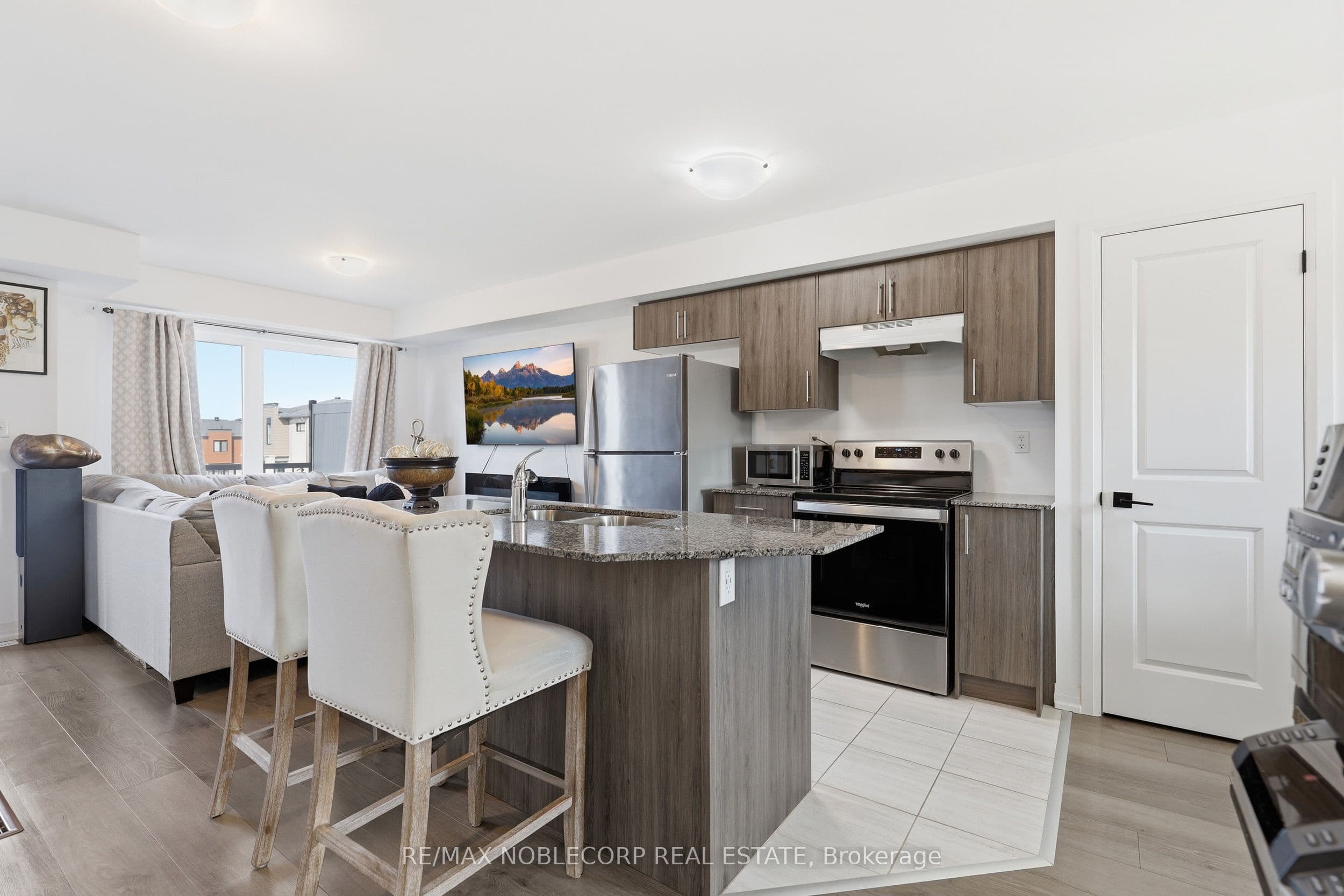 51 Fairlane Avenue, Barrie, ON L9J 0N1