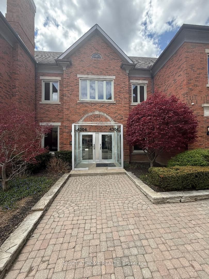 4304 VILLAGE CENTRE Court UPPER, Mississauga, ON L4Z 1S2