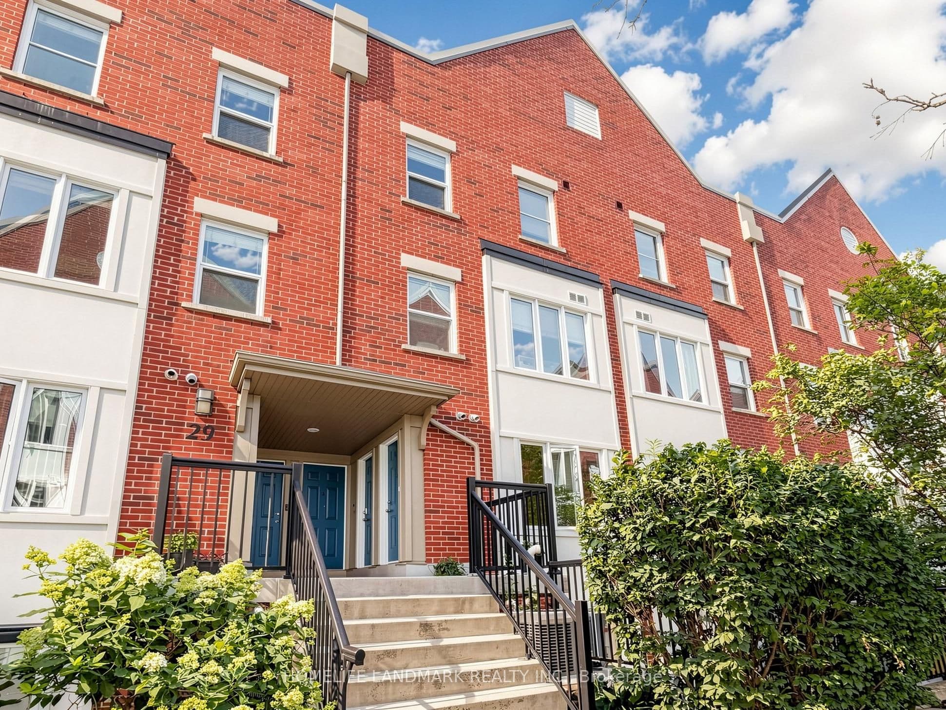 29 Frances Loring Lane #4, Toronto, ON M4M 3E8