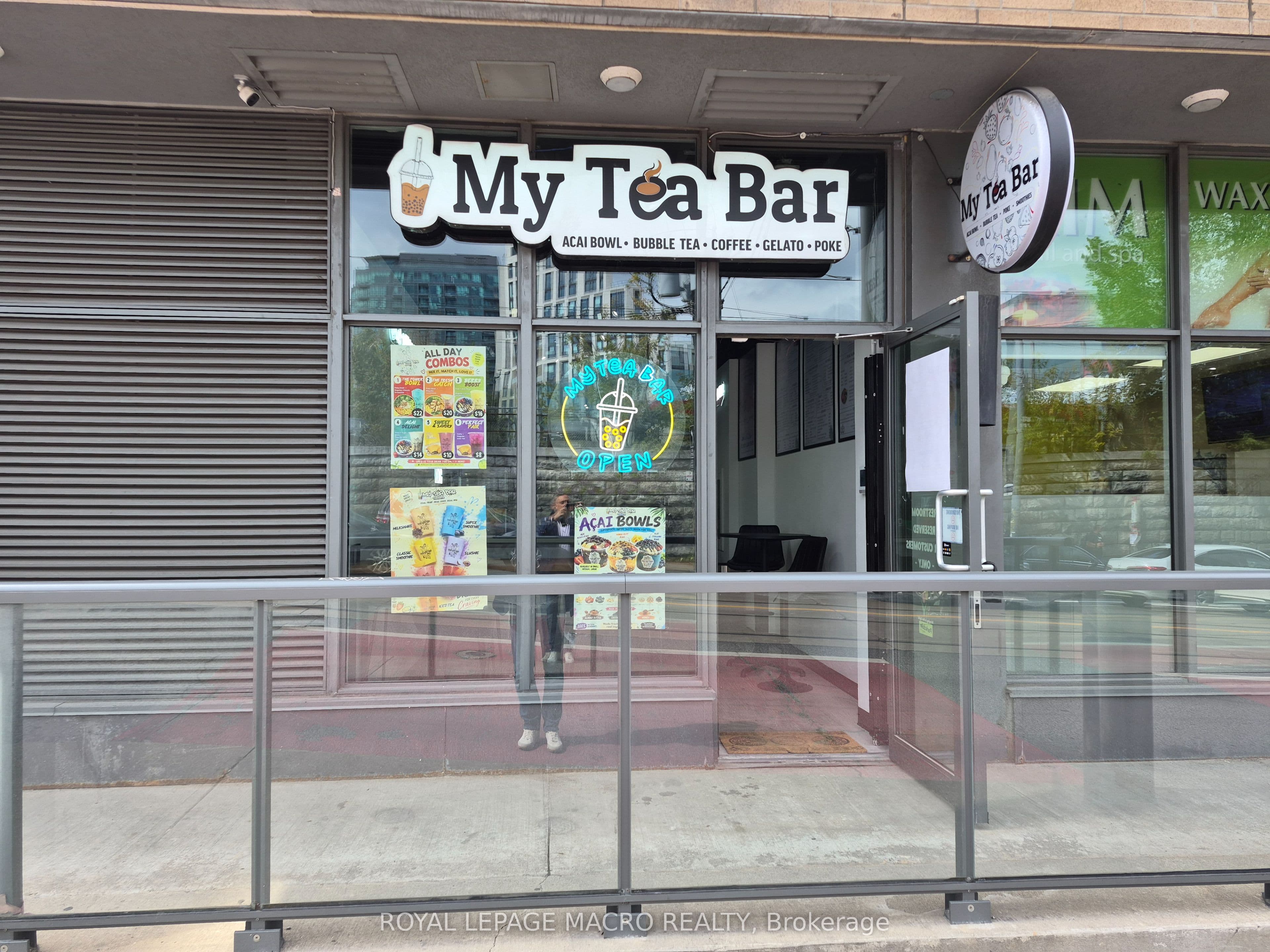 1205 Queen Street W 8, Toronto, ON M6K 0B9