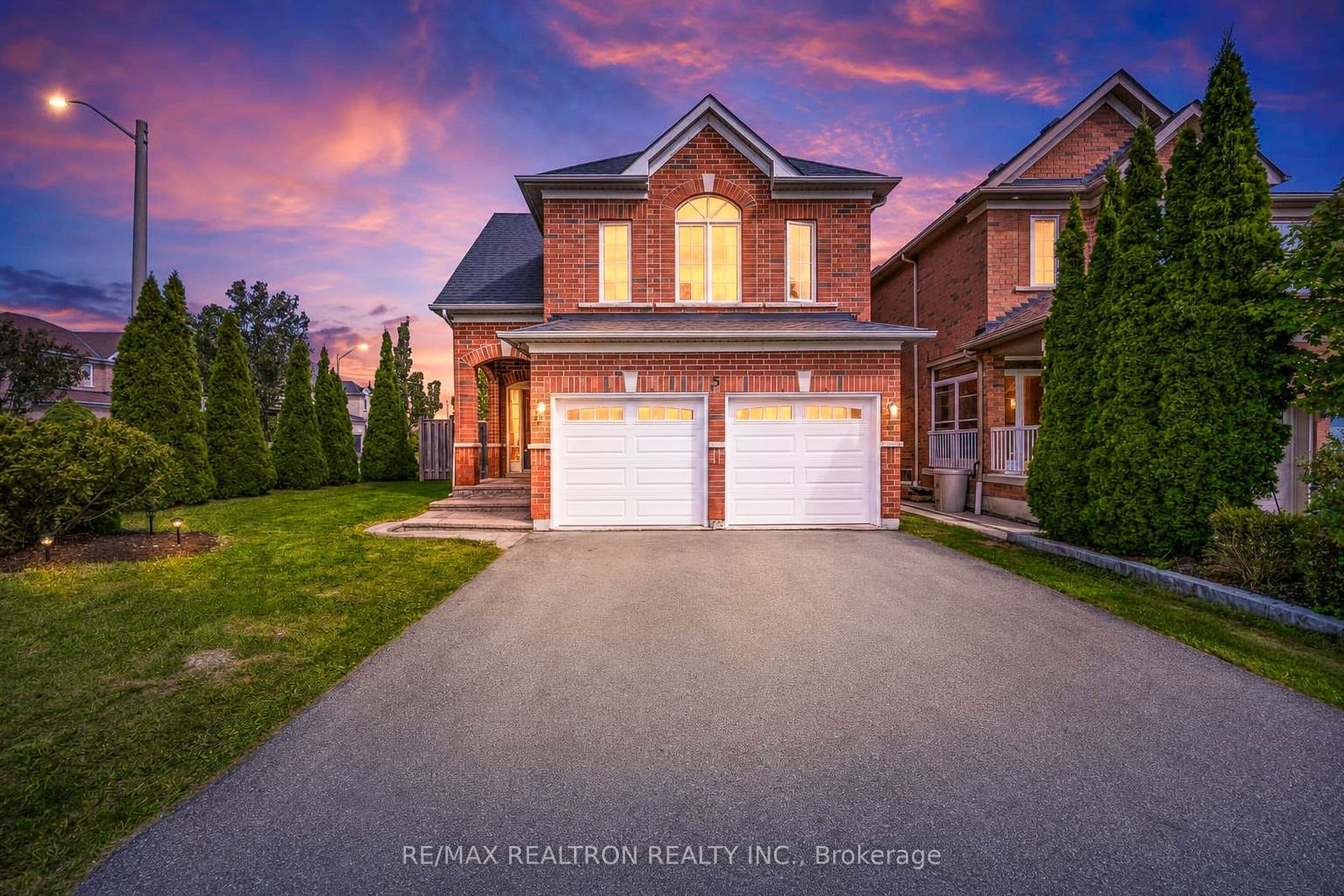 5 Mirando Street, Richmond Hill, ON L4S 2W8