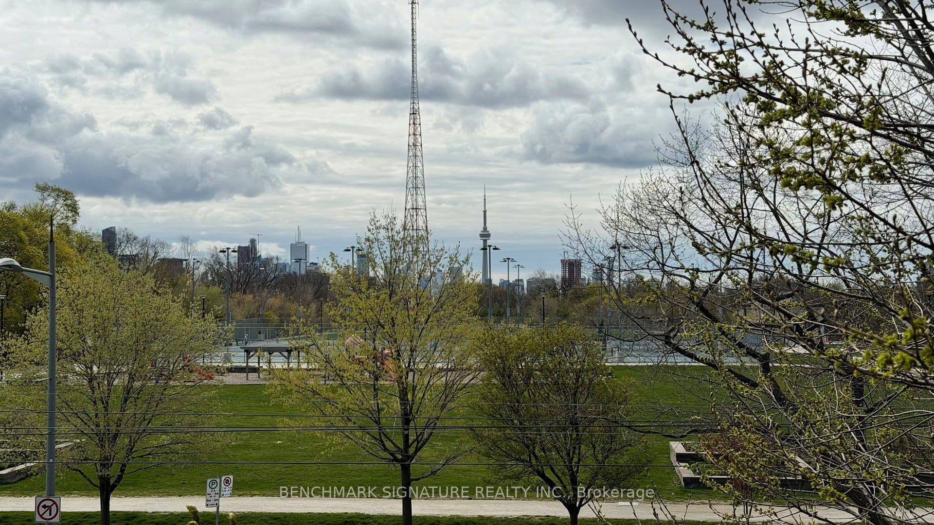 6 Parkwood Avenue Th106, Toronto, ON M4V 0A3