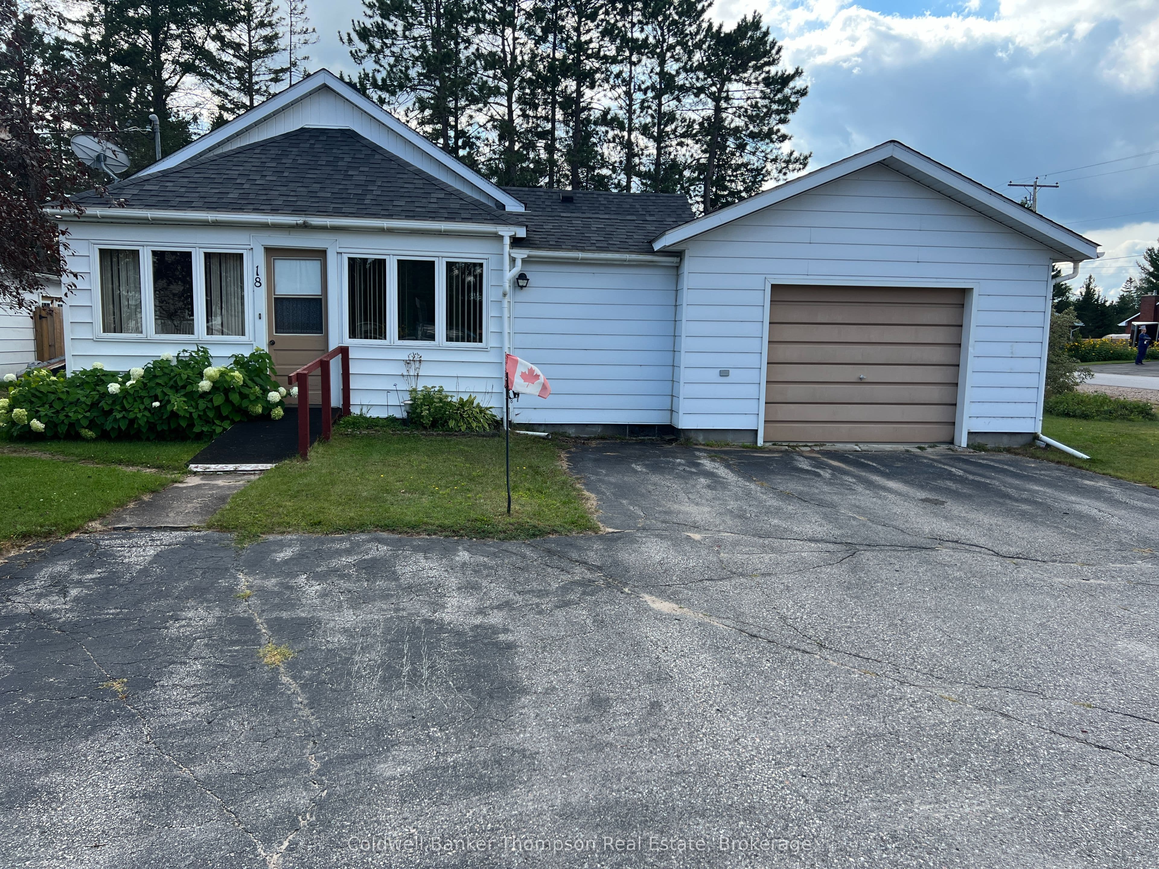 18 Eagle Lake Road, South River, ON P0A 1X0