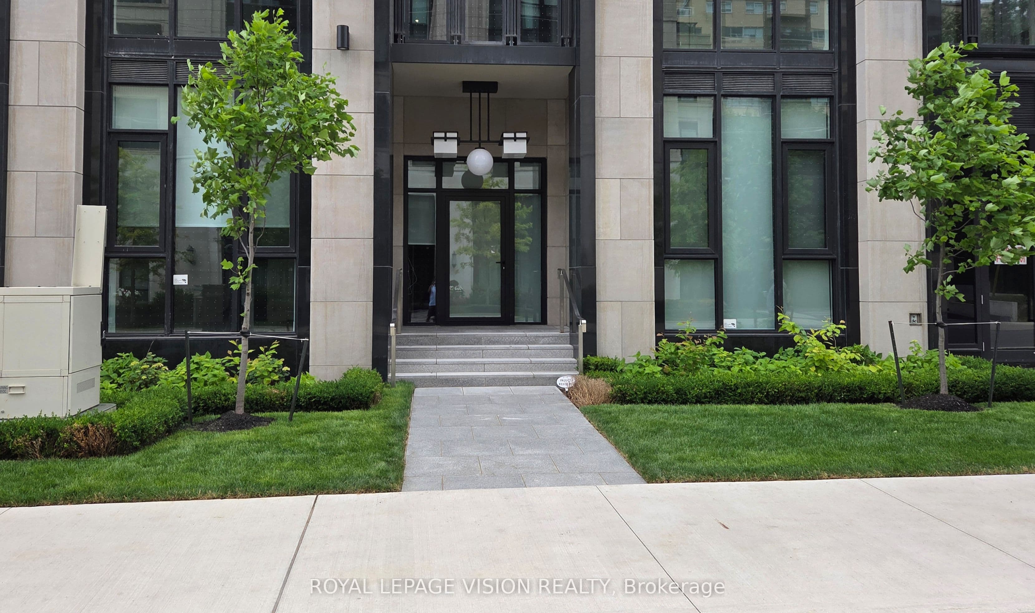 2 Forest Hill Road 101, Toronto, ON M4V 2L3