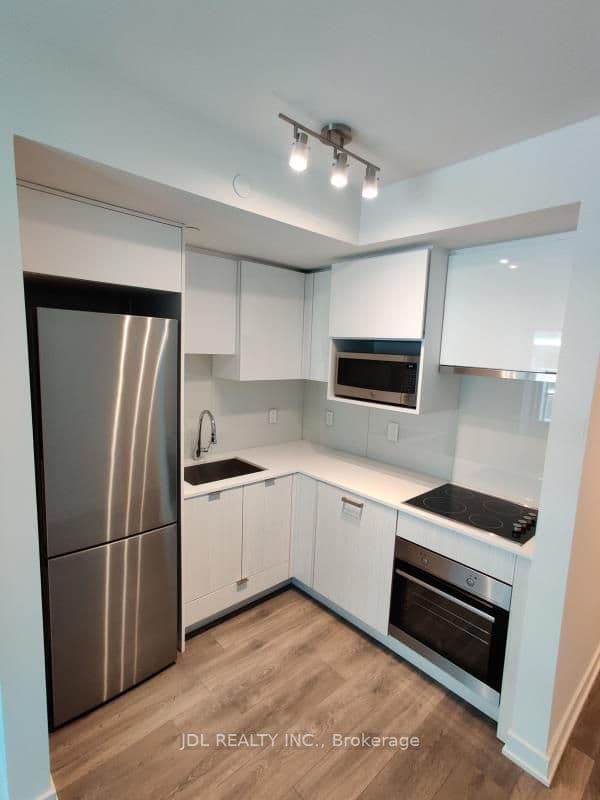 195 Redpath Avenue 814, Toronto, ON M4P 0E4