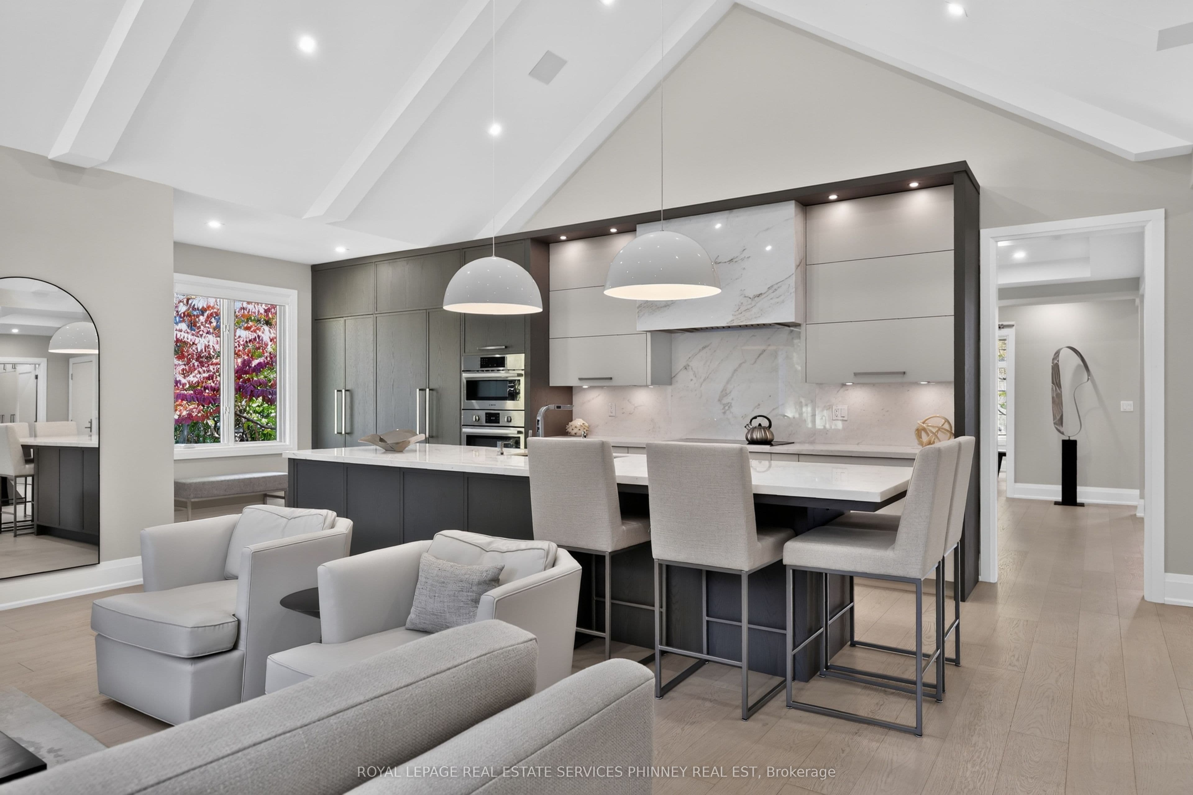 713 Hidden Grove Lane, Mississauga, ON L5H 4L2