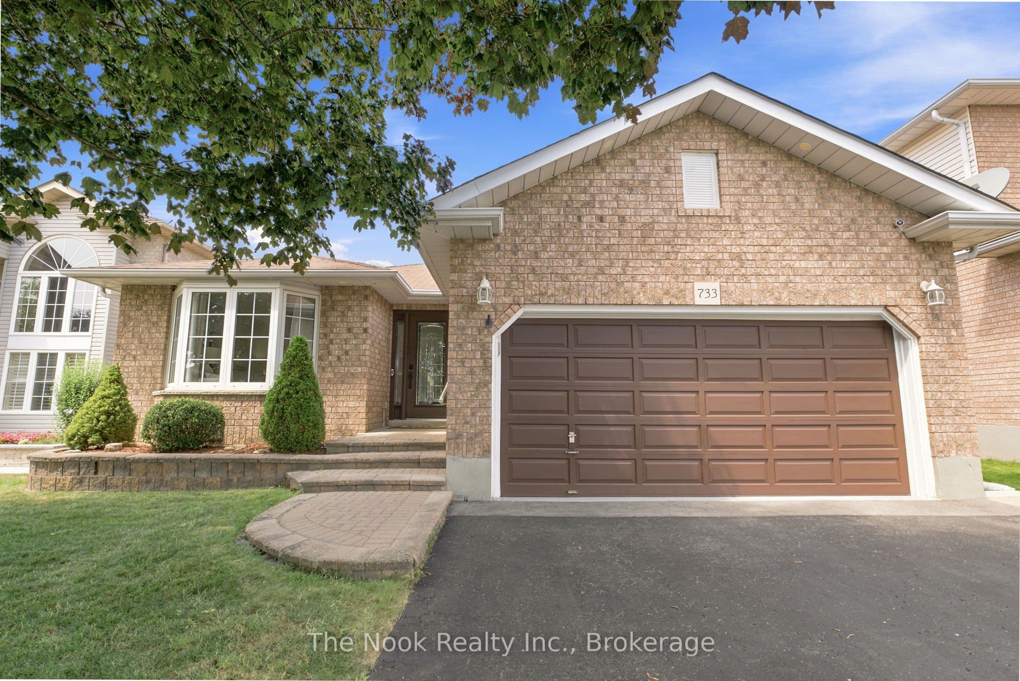 733 Sundance Circle, Oshawa, ON L1J 8N9