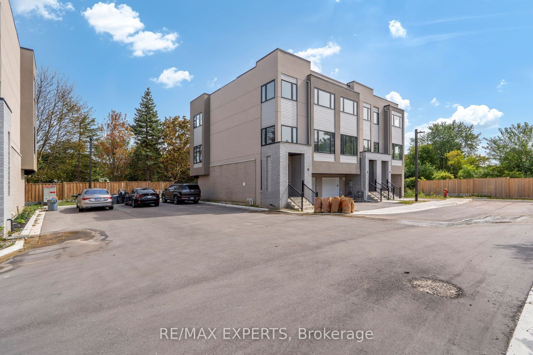 21 Carl Hill Lane, Richmond Hill, ON L4C 7A6