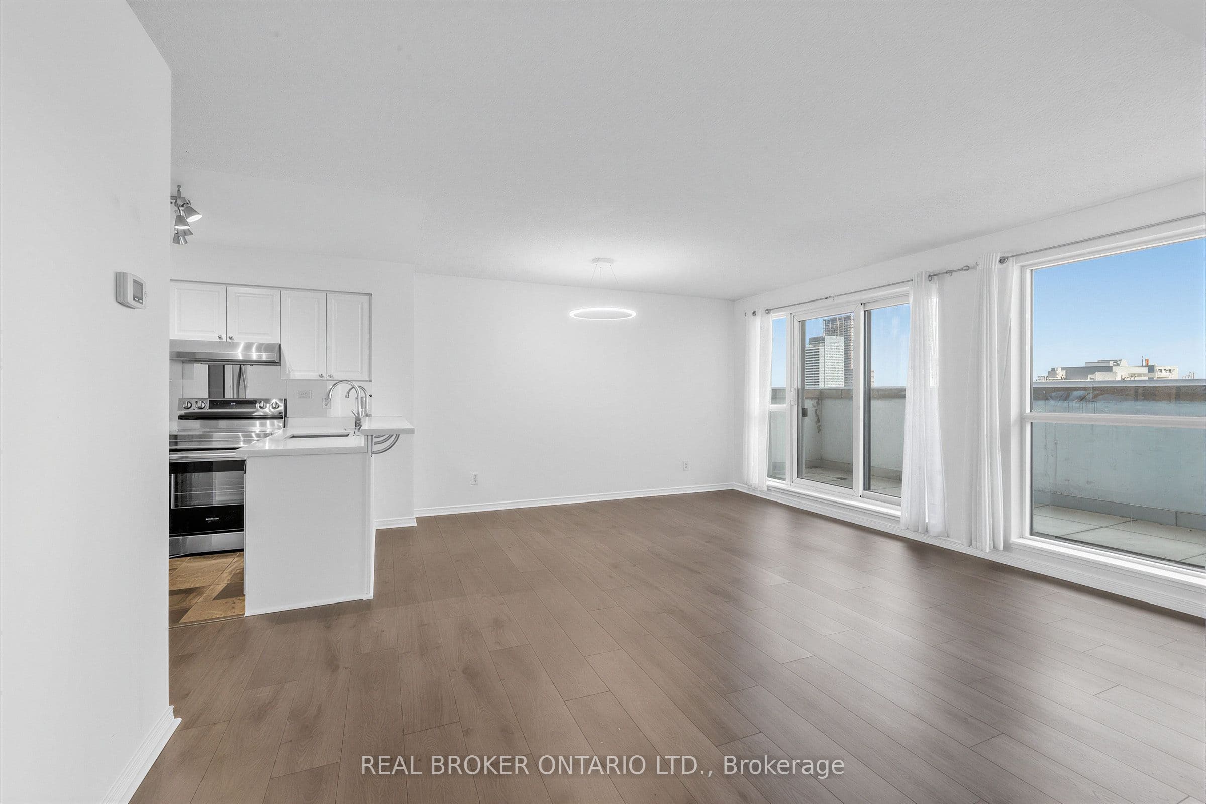 230 King Street E 1720, Toronto, ON M5A 1K5