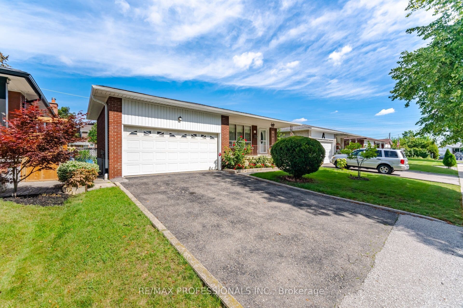 19 Earldown Drive, Toronto, ON M9R 2L4