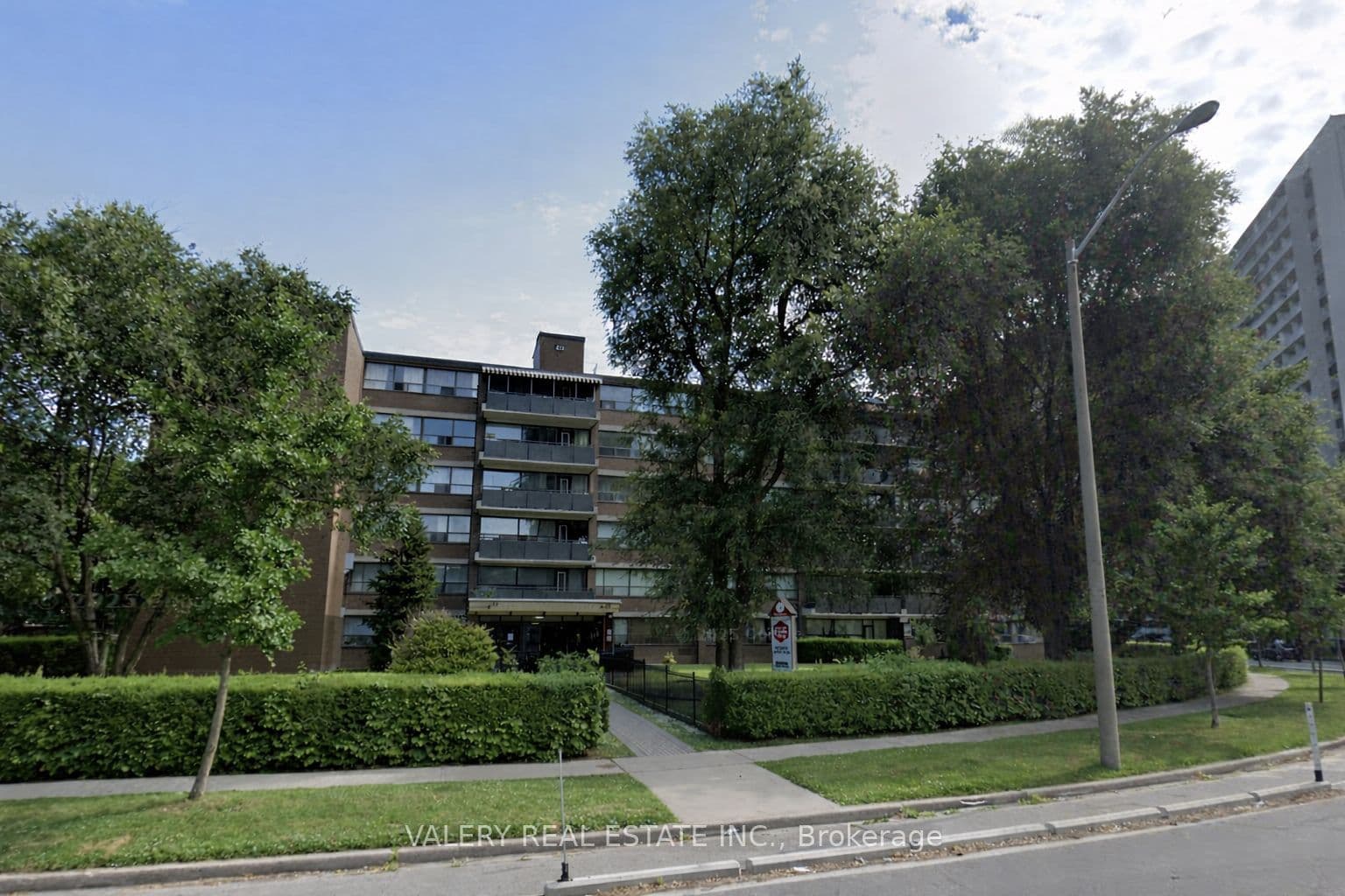 42 Thorncliffe Park Drive 207, Toronto, ON M4H 1K1