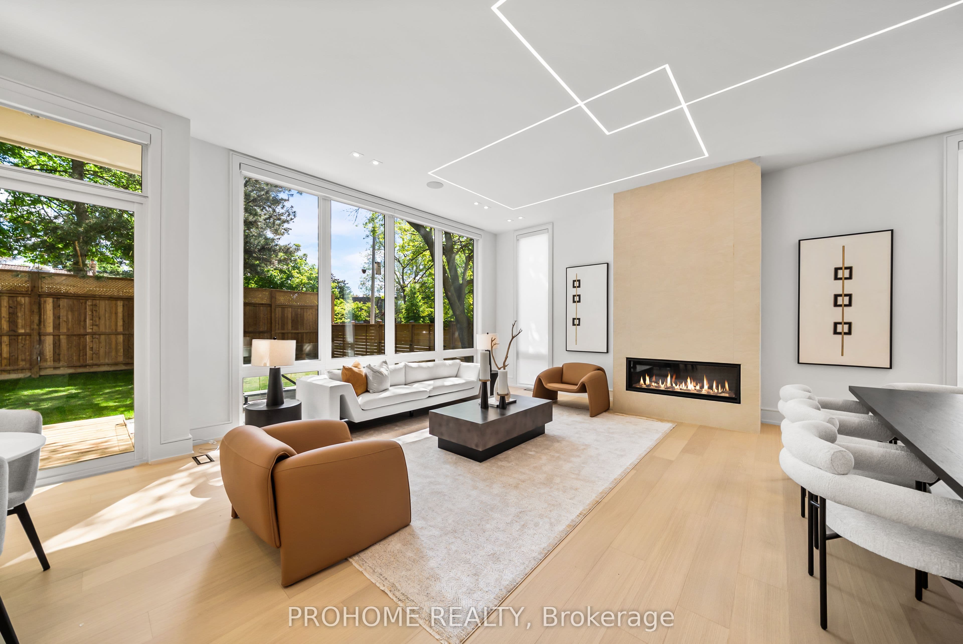 15 Aldershot Crescent, Toronto, ON M2P 1L7
